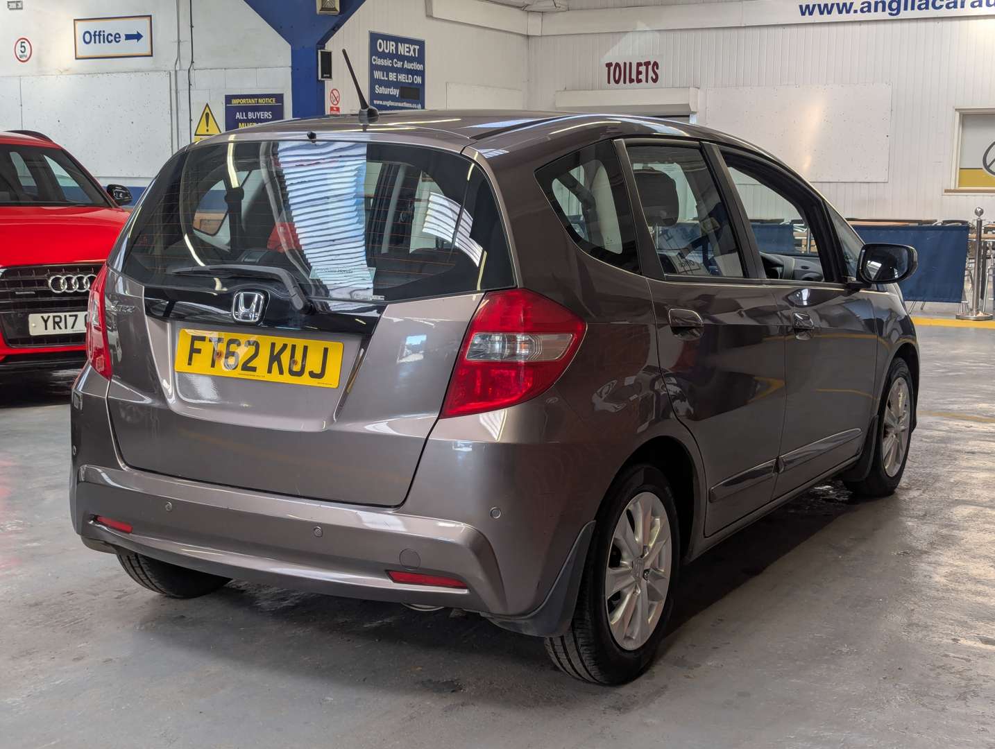 <p>2013 HONDA JAZZ I-VTEC ES</p>