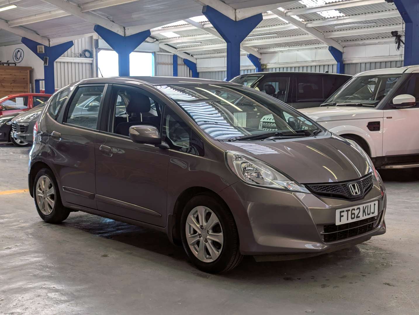 <p>2013 HONDA JAZZ I-VTEC ES</p>
