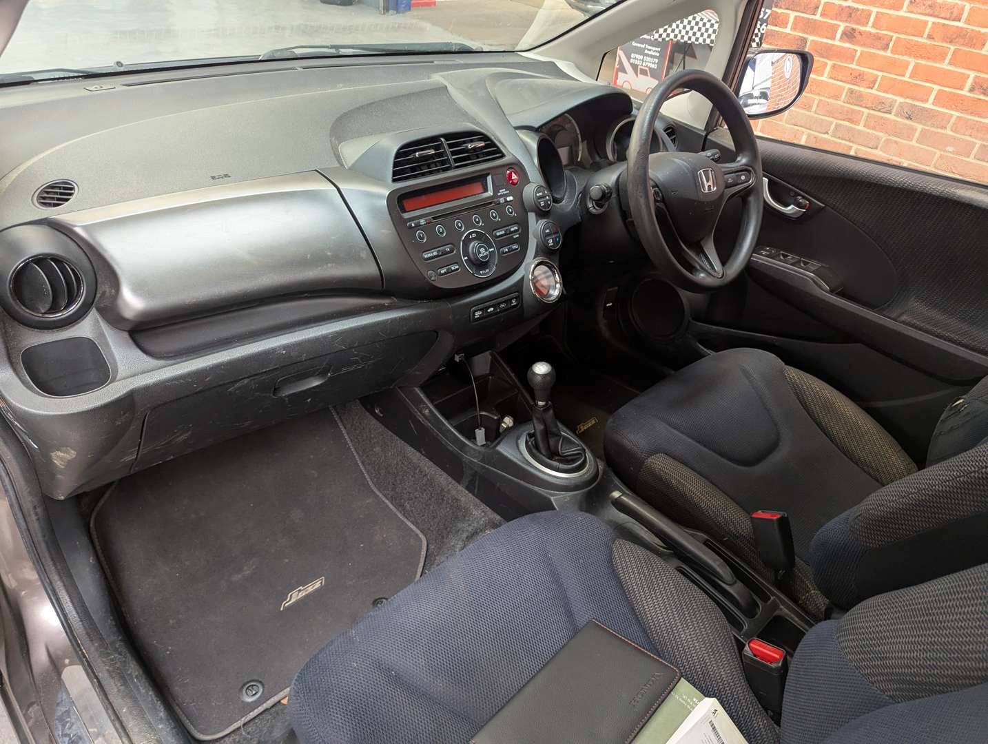 <p>2013 HONDA JAZZ I-VTEC ES</p>