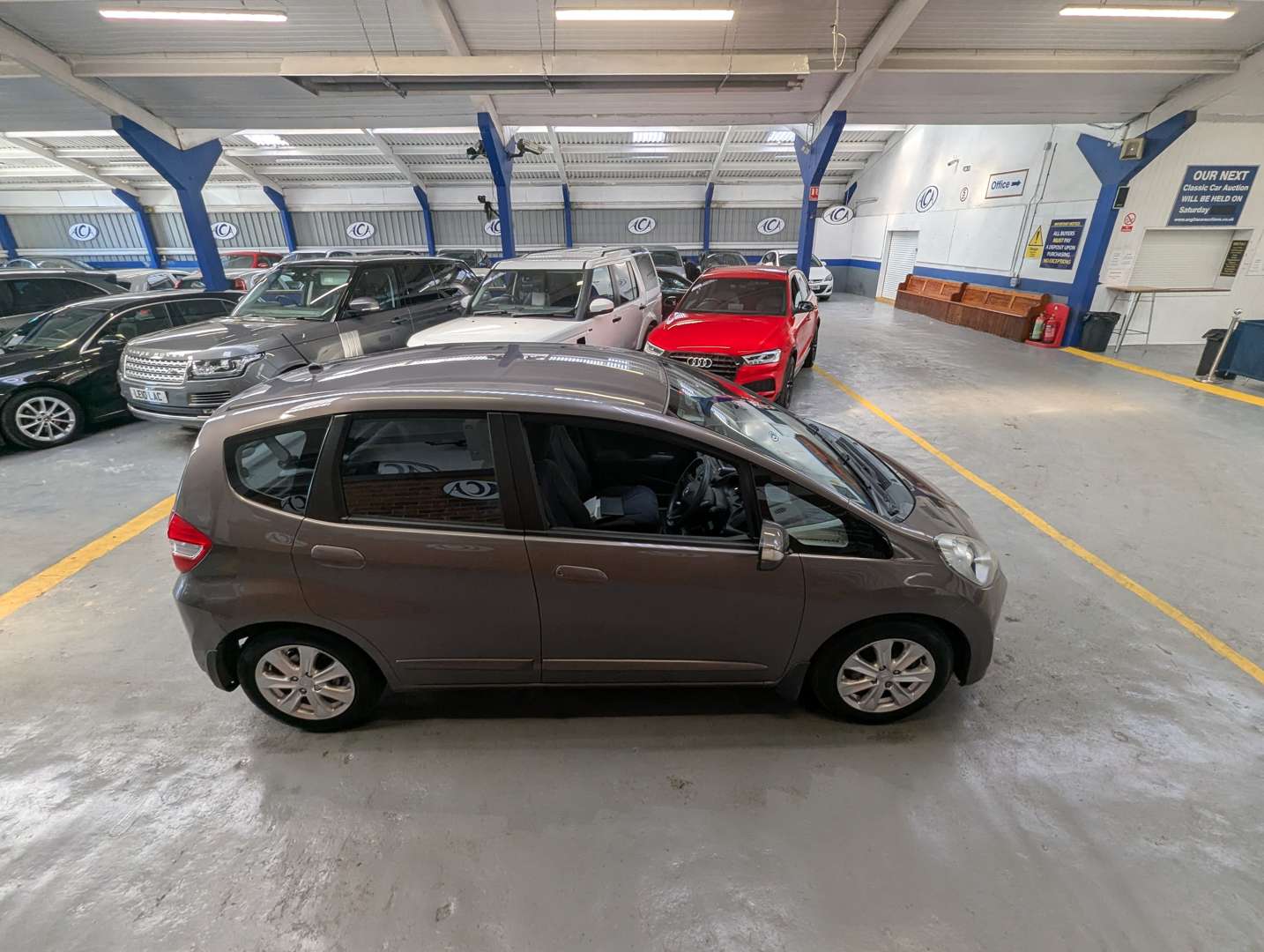 <p>2013 HONDA JAZZ I-VTEC ES</p>
