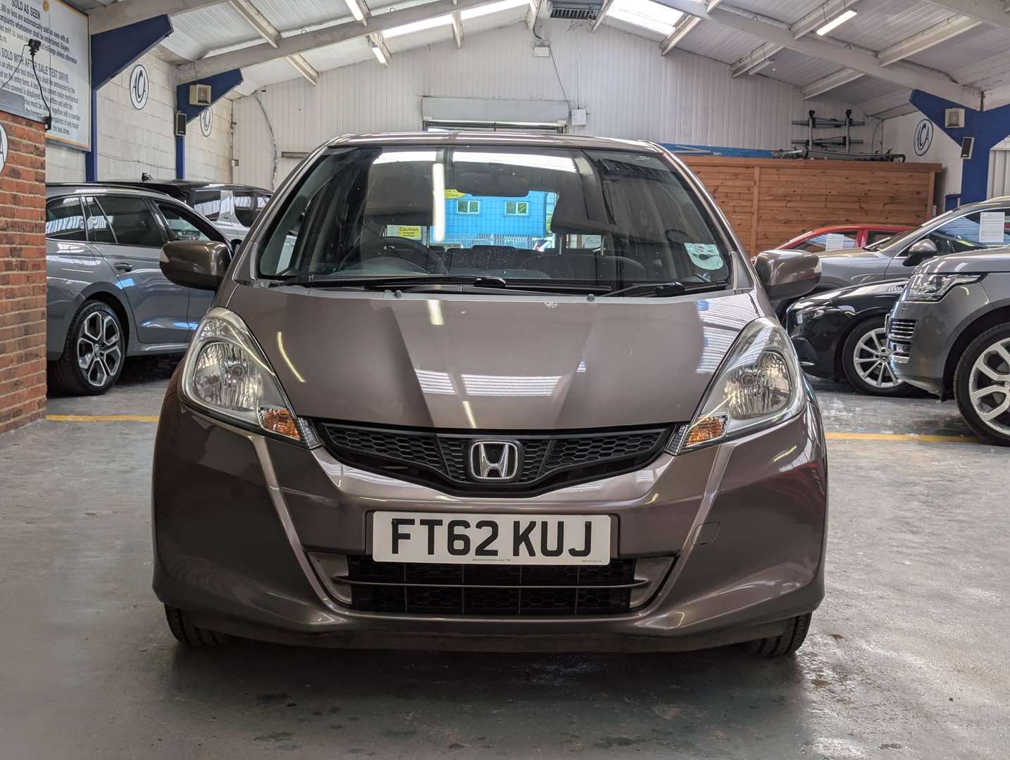 <p>2013 HONDA JAZZ I-VTEC ES</p>