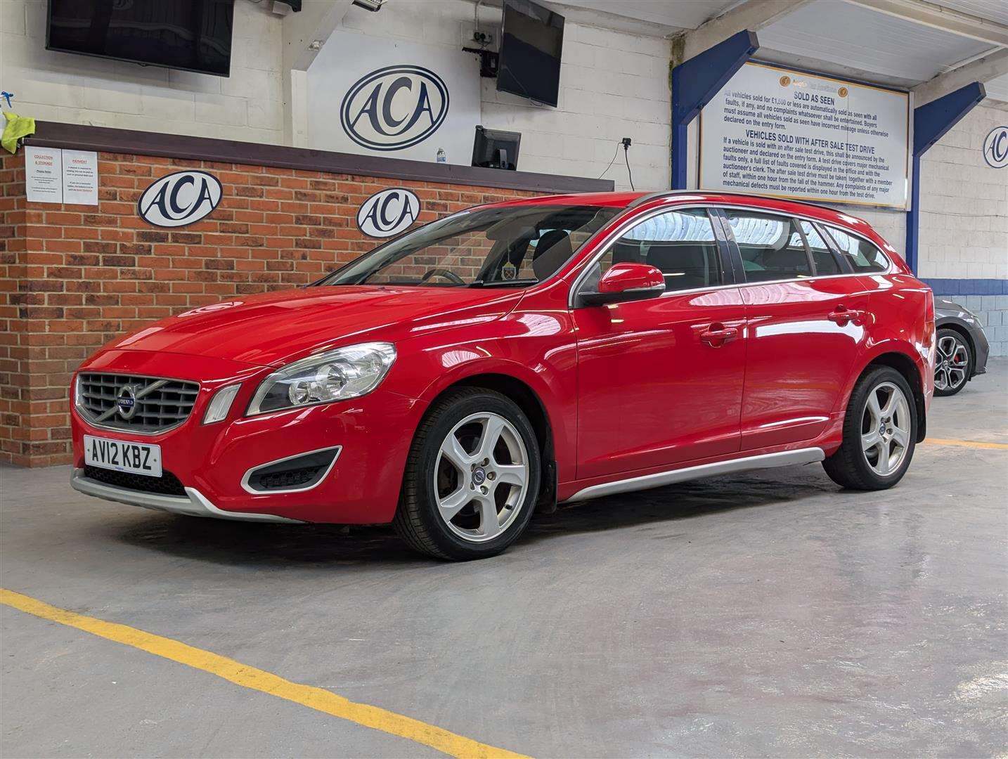 <p>2012 VOLVO V60 SE T3</p>