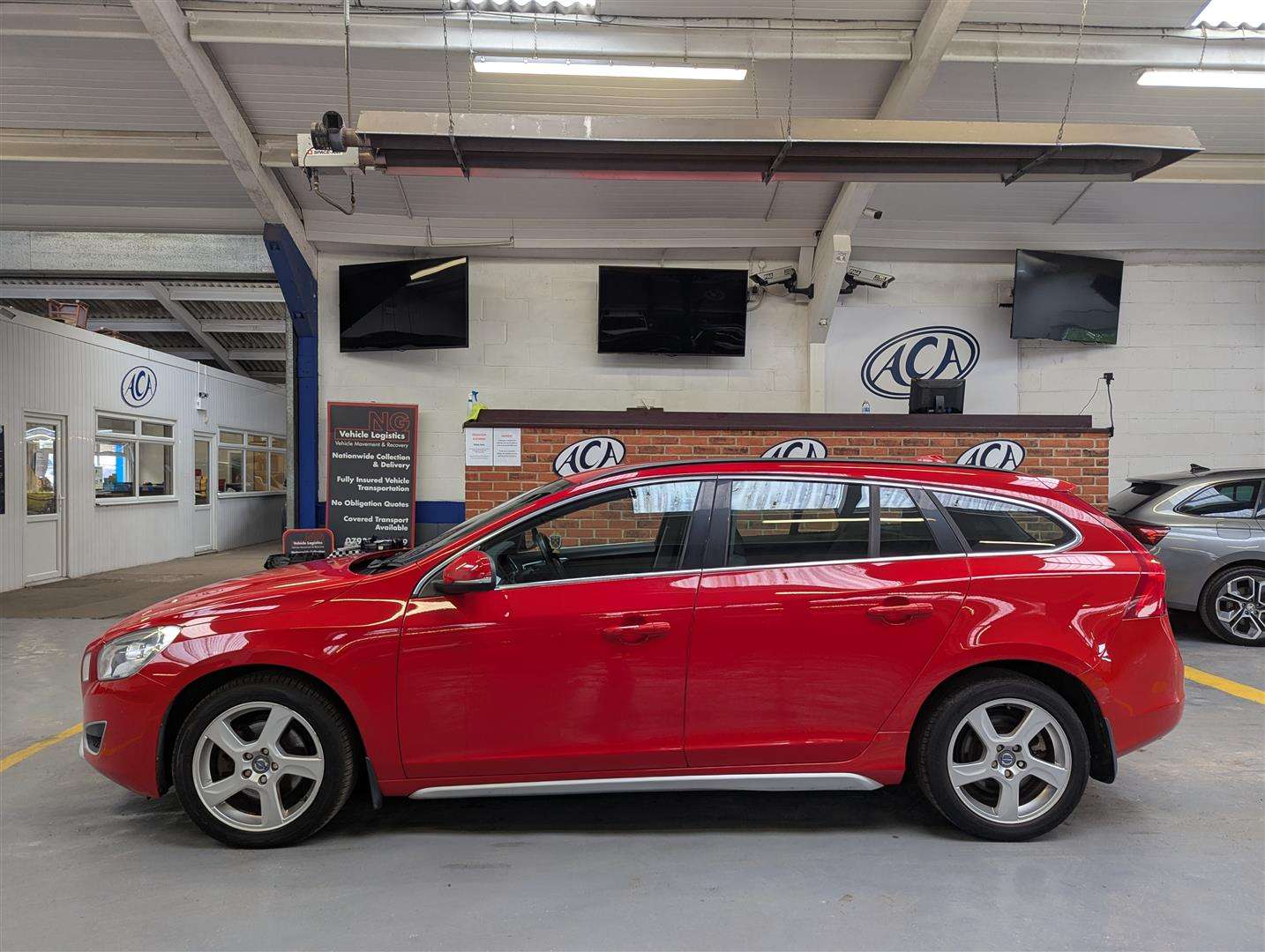 <p>2012 VOLVO V60 SE T3</p>