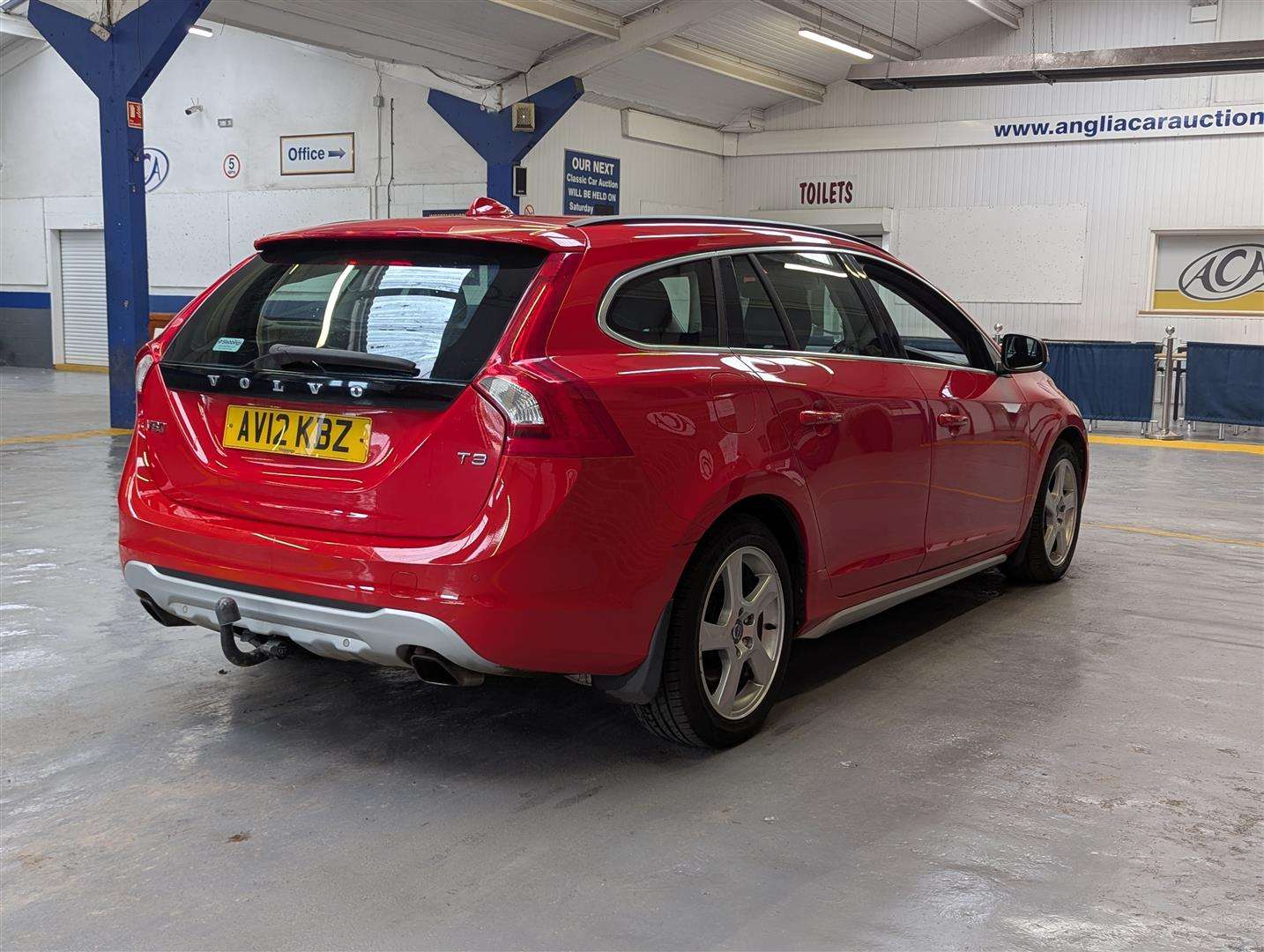 <p>2012 VOLVO V60 SE T3</p>