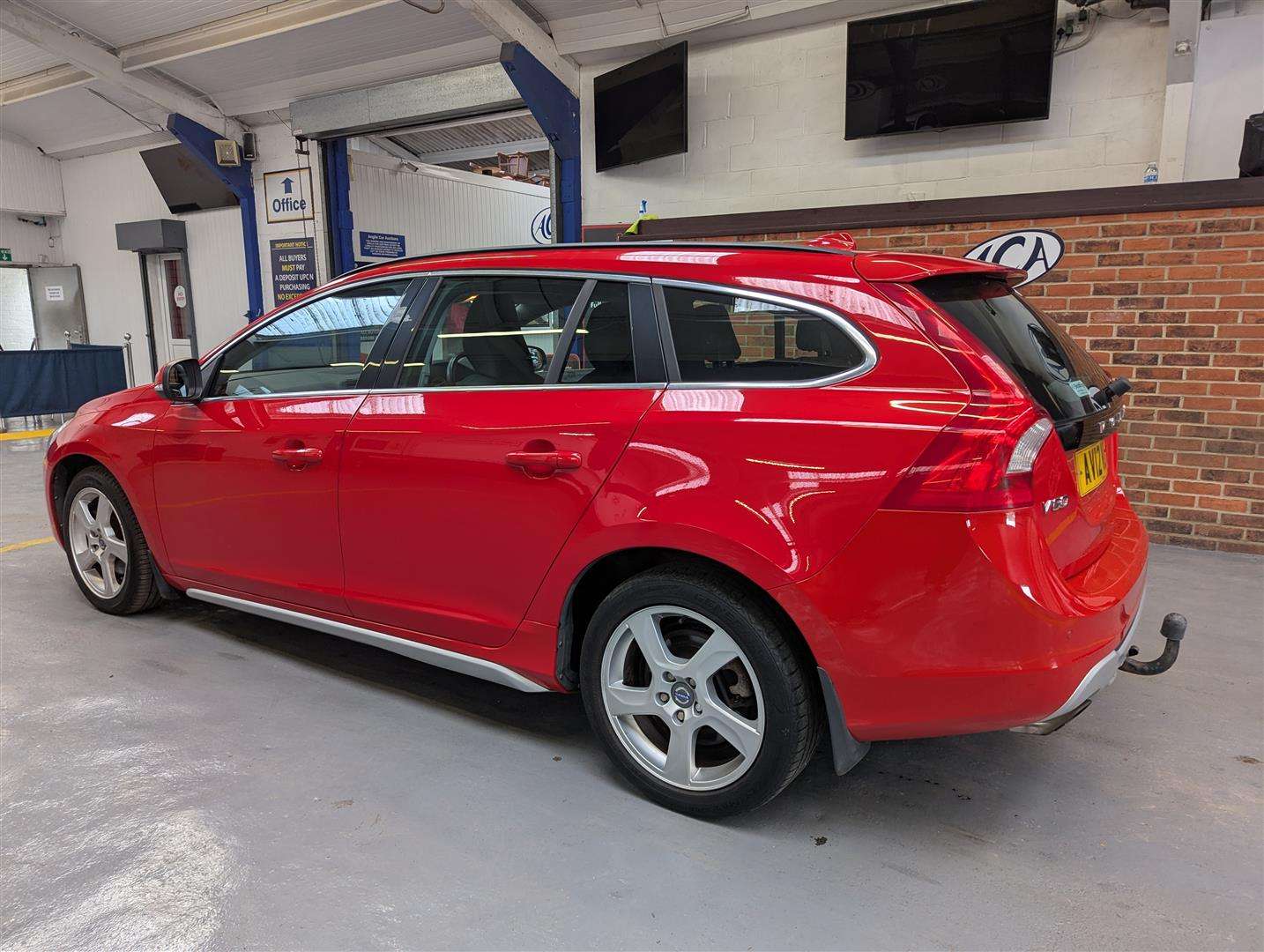 <p>2012 VOLVO V60 SE T3</p>