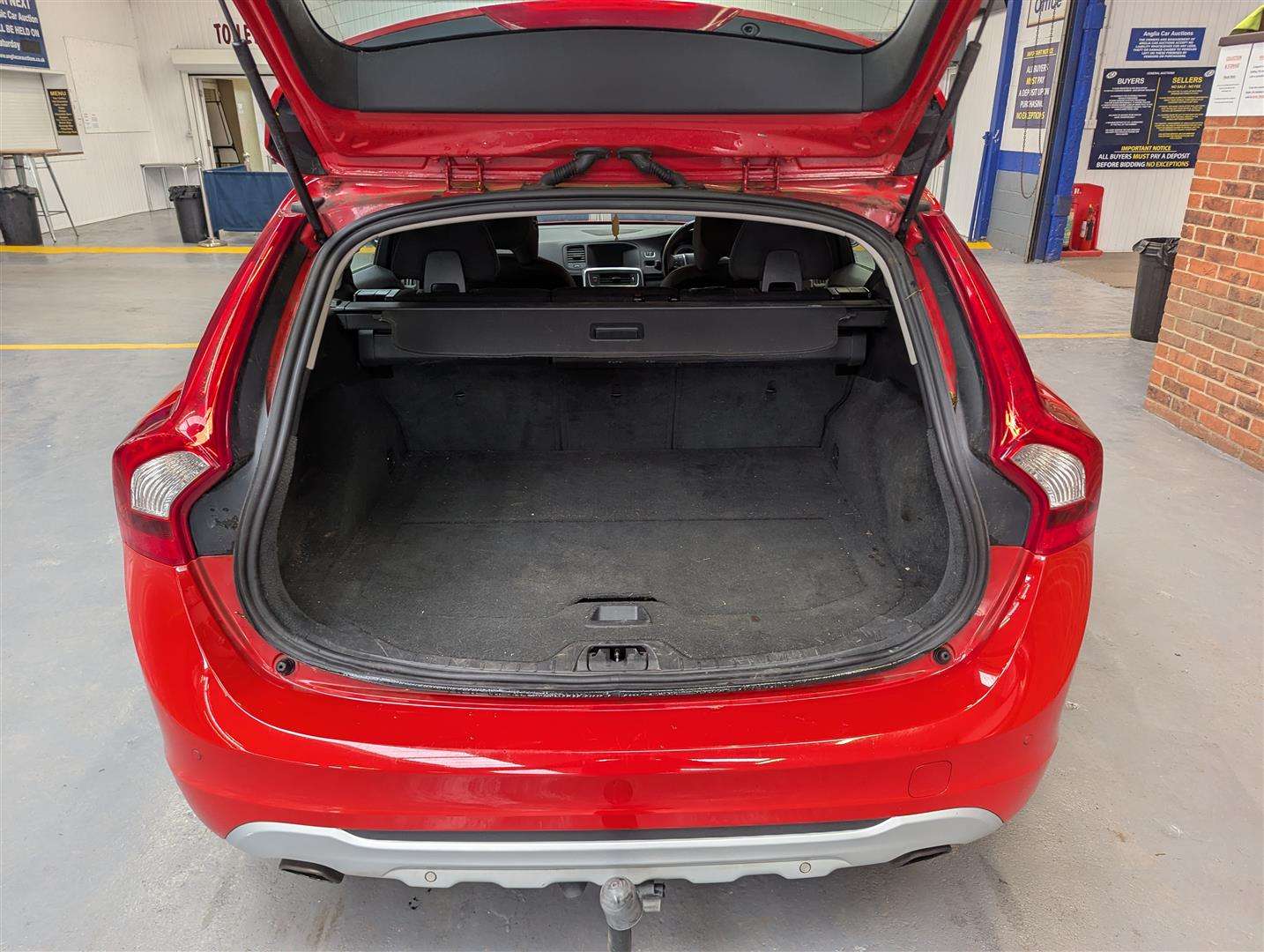 <p>2012 VOLVO V60 SE T3</p>