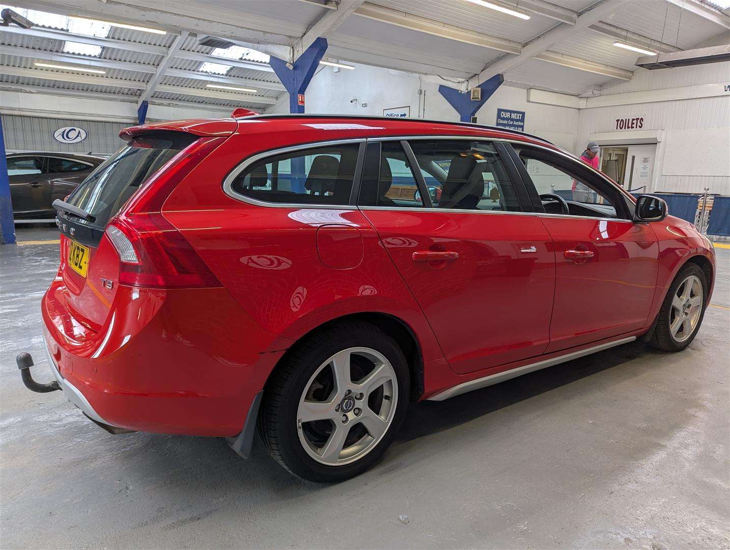 <p>2012 VOLVO V60 SE T3</p>