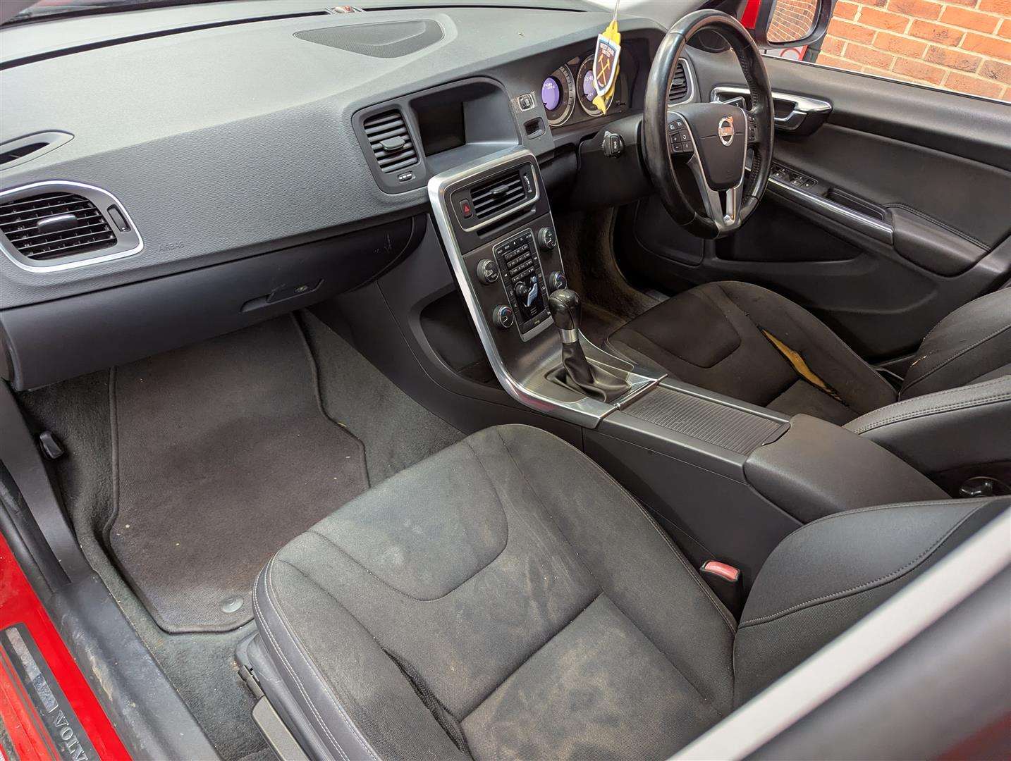 <p>2012 VOLVO V60 SE T3</p>