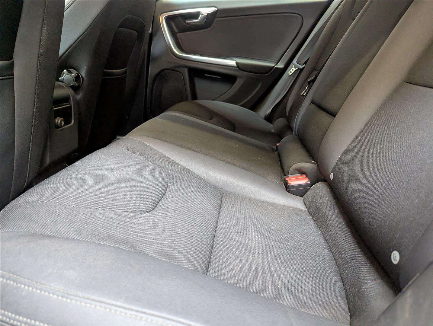 <p>2012 VOLVO V60 SE T3</p>
