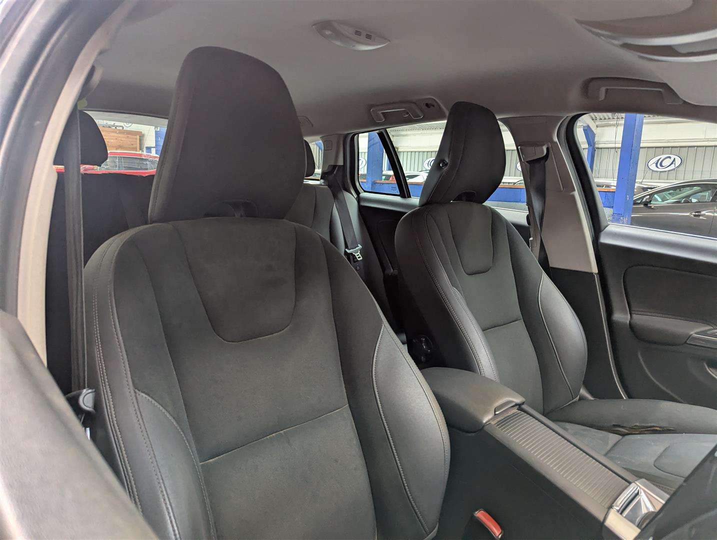 <p>2012 VOLVO V60 SE T3</p>