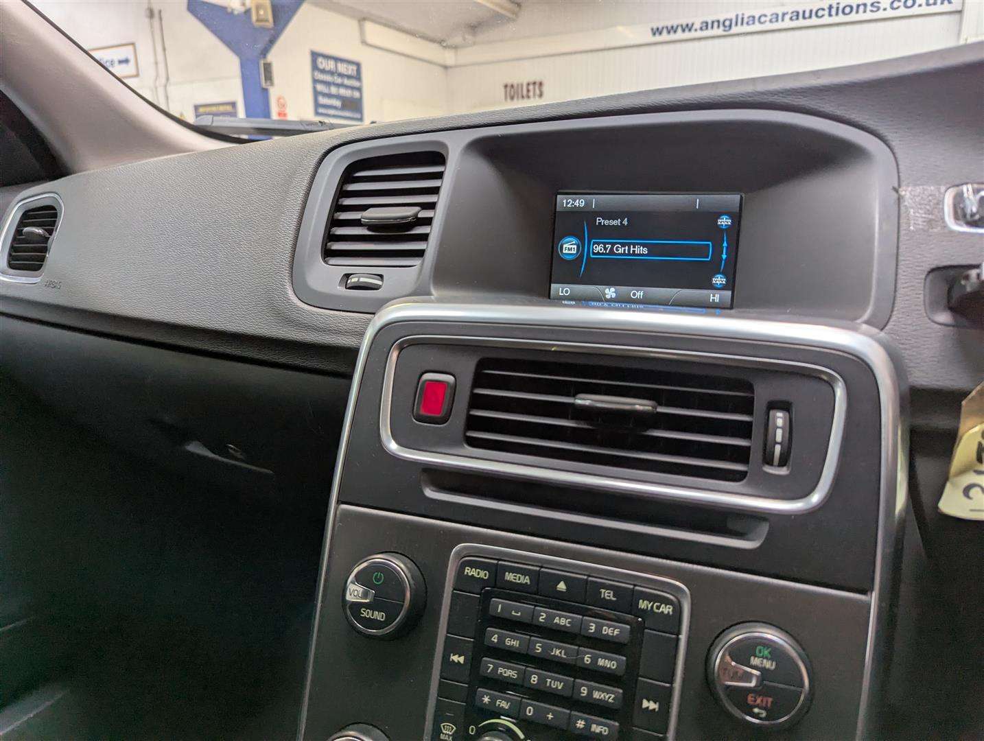 <p>2012 VOLVO V60 SE T3</p>