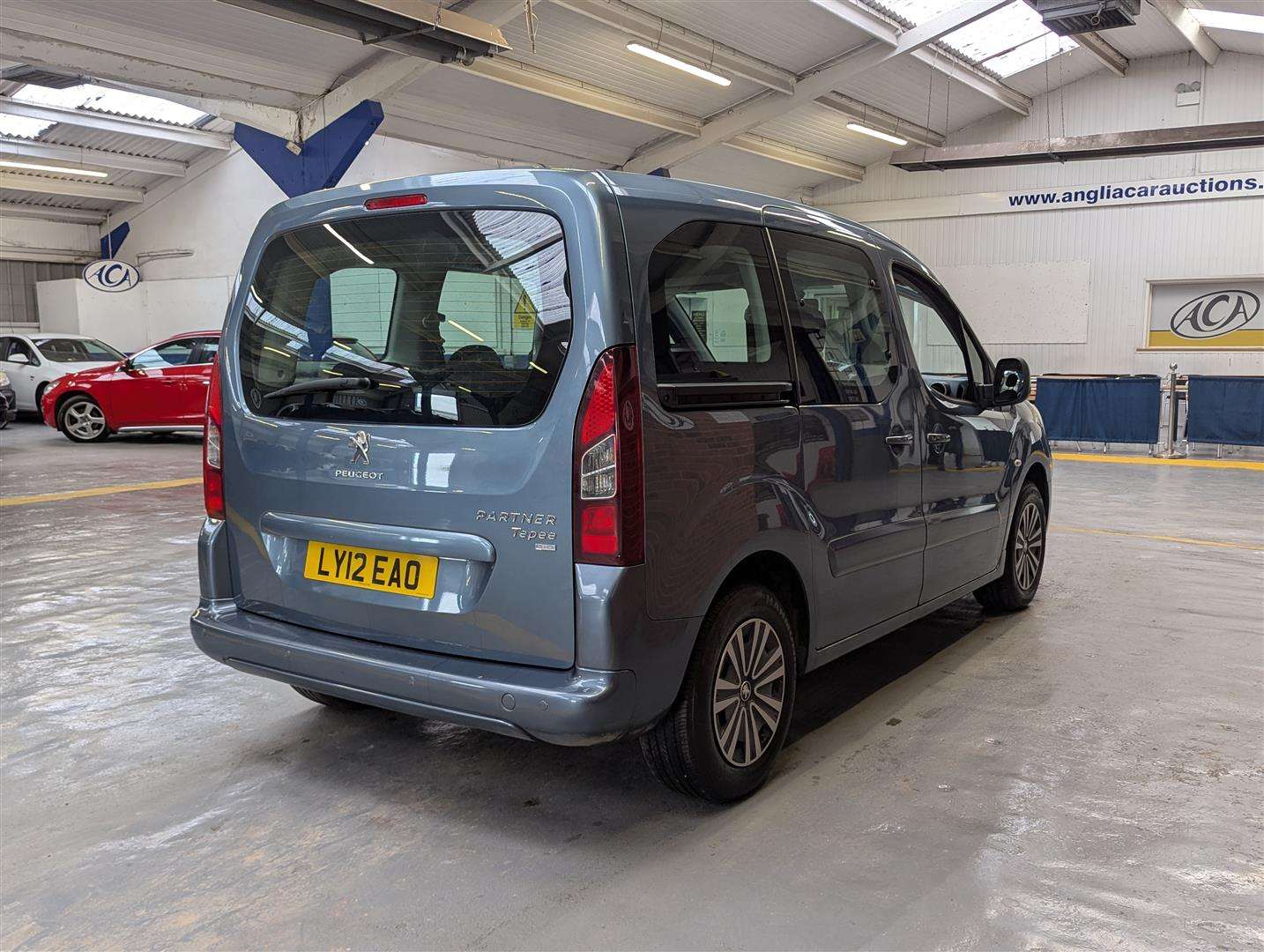 <p>2012 PEUGEOT PARTNER TEPEE S E-HDI S-A</p>