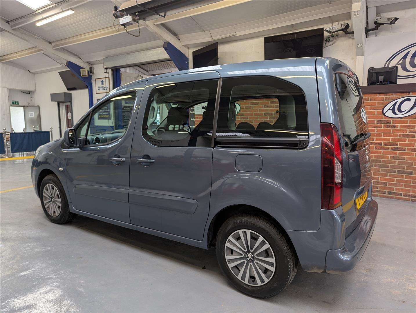 <p>2012 PEUGEOT PARTNER TEPEE S E-HDI S-A</p>