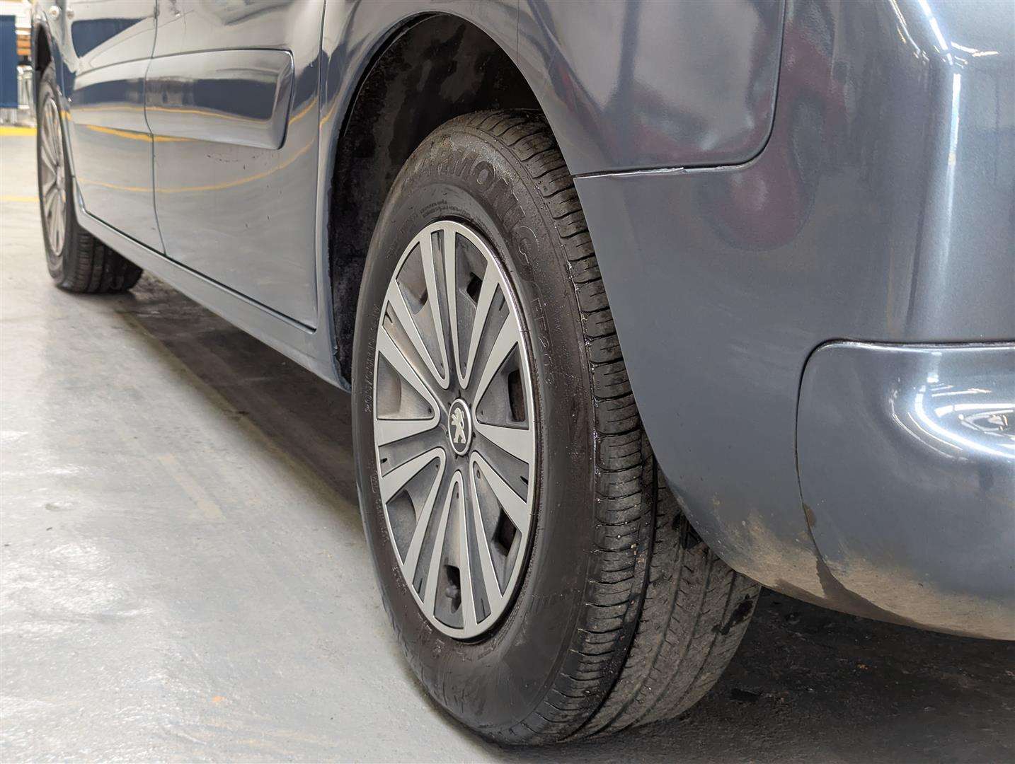 <p>2012 PEUGEOT PARTNER TEPEE S E-HDI S-A</p>