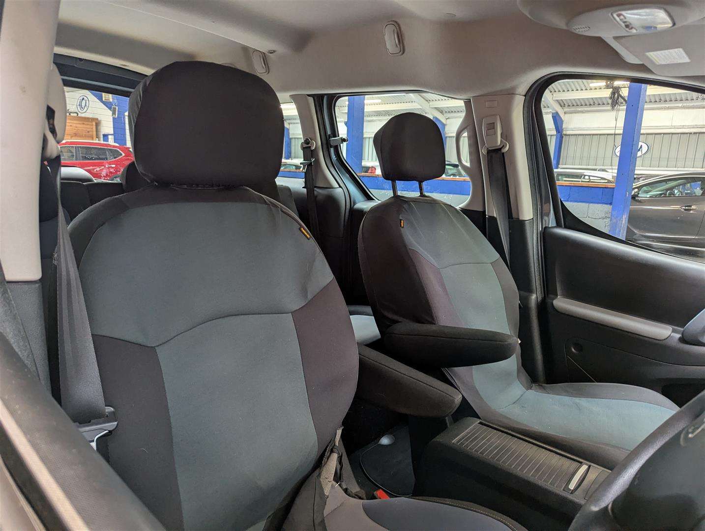 <p>2012 PEUGEOT PARTNER TEPEE S E-HDI S-A</p>