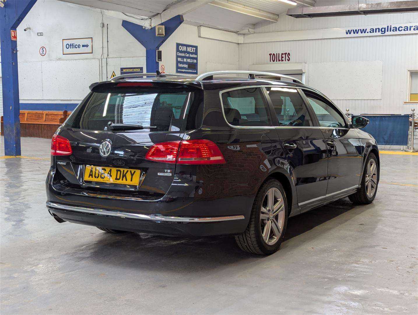 <p>2014 VOLKSWAGEN PASSAT H-LINE TSI DSG S-A</p>