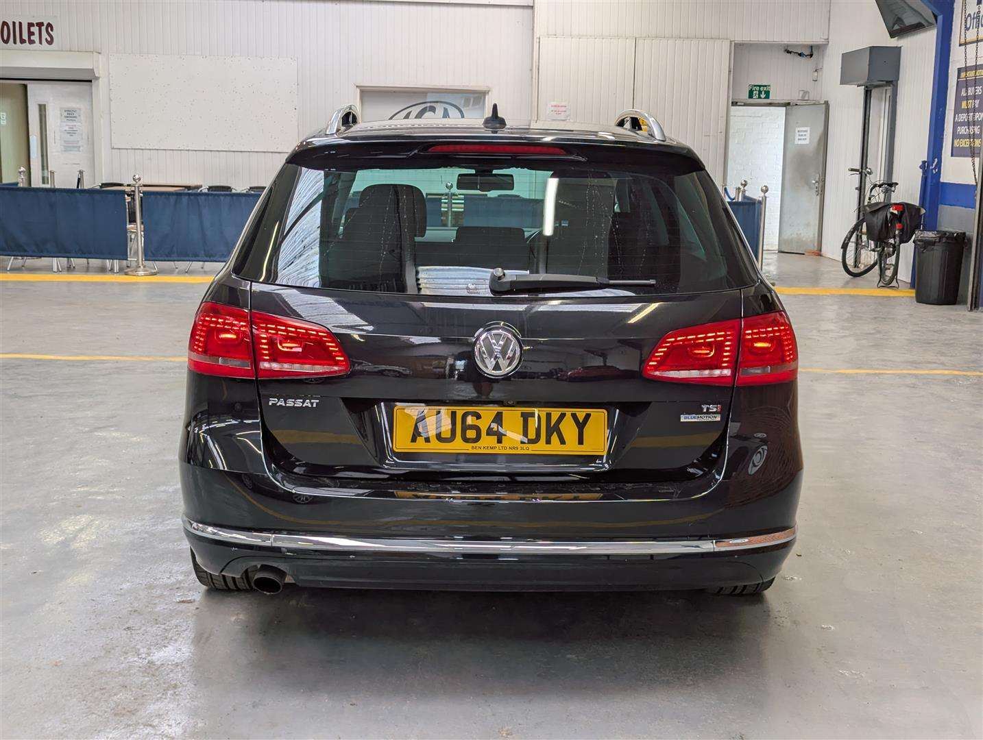 <p>2014 VOLKSWAGEN PASSAT H-LINE TSI DSG S-A</p>