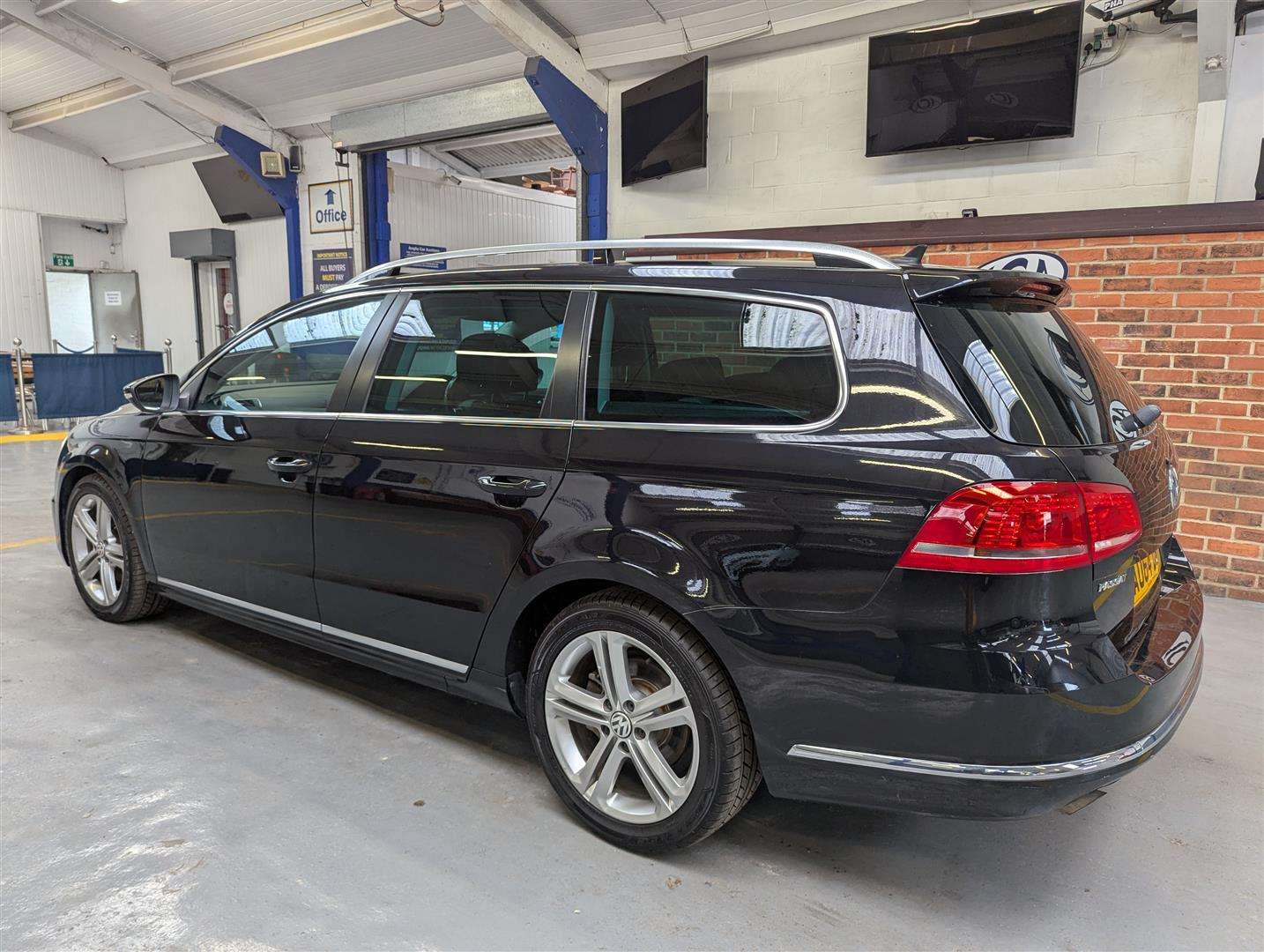 <p>2014 VOLKSWAGEN PASSAT H-LINE TSI DSG S-A</p>