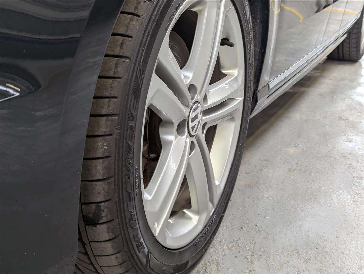 <p>2014 VOLKSWAGEN PASSAT H-LINE TSI DSG S-A</p>