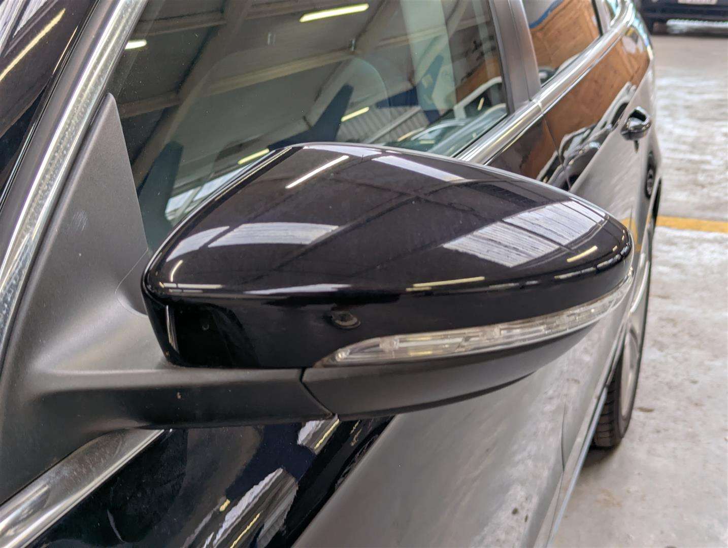 <p>2014 VOLKSWAGEN PASSAT H-LINE TSI DSG S-A</p>