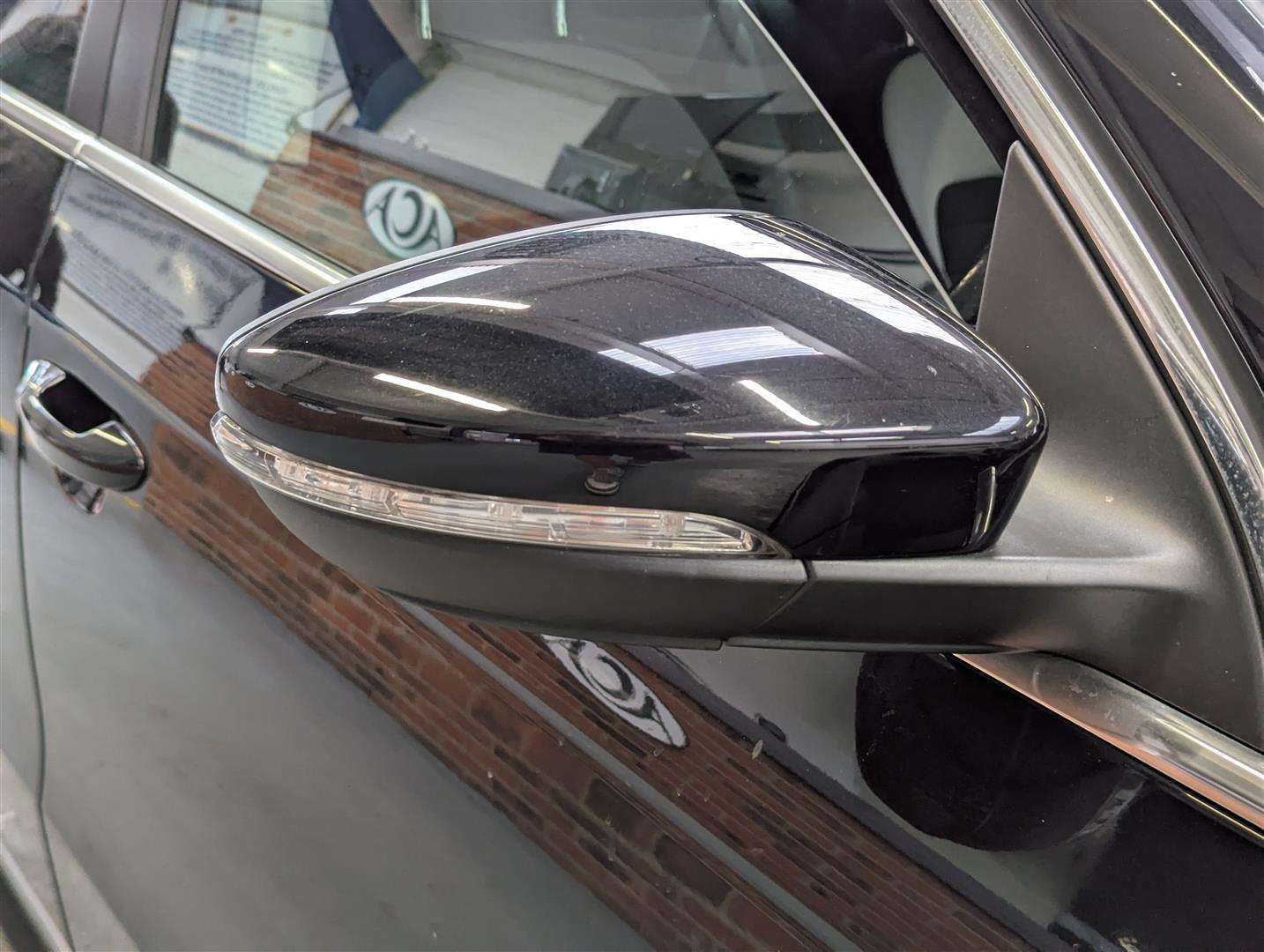 <p>2014 VOLKSWAGEN PASSAT H-LINE TSI DSG S-A</p>