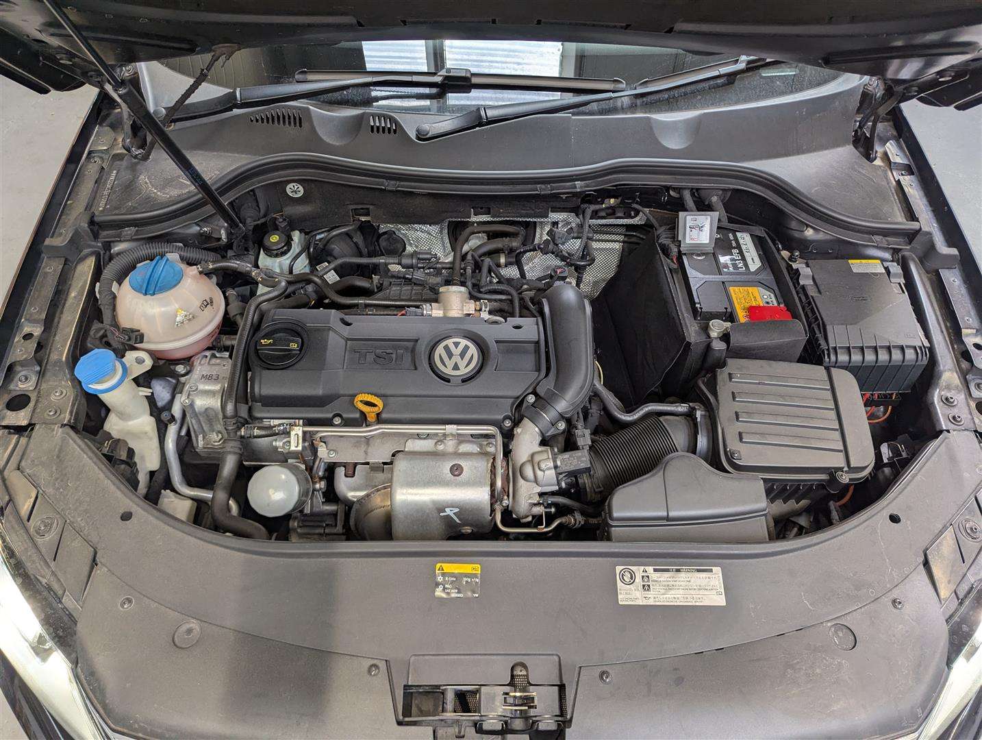 <p>2014 VOLKSWAGEN PASSAT H-LINE TSI DSG S-A</p>