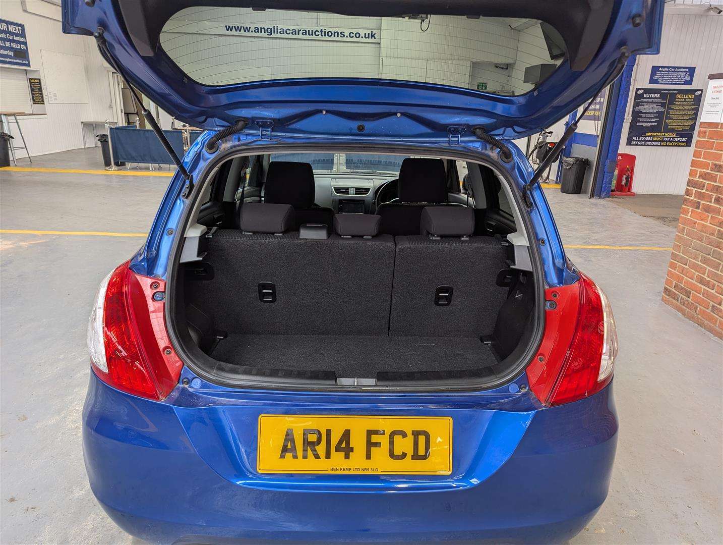 <p>2014 SUZUKI SWIFT</p>