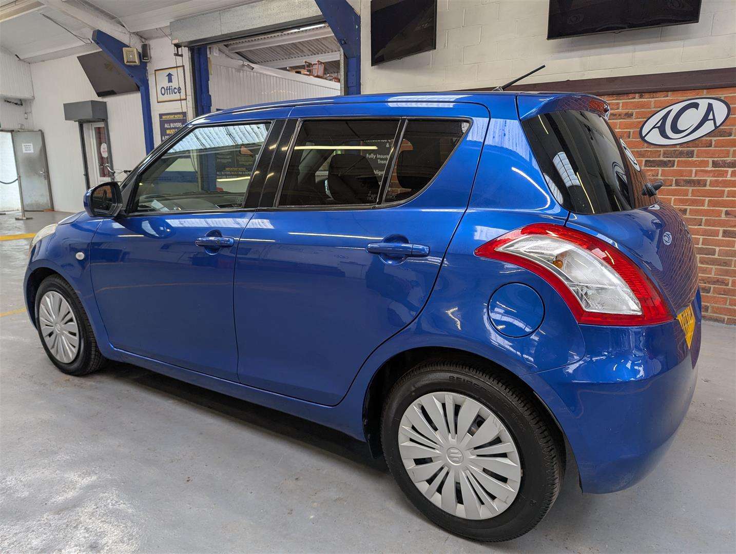 <p>2014 SUZUKI SWIFT</p>