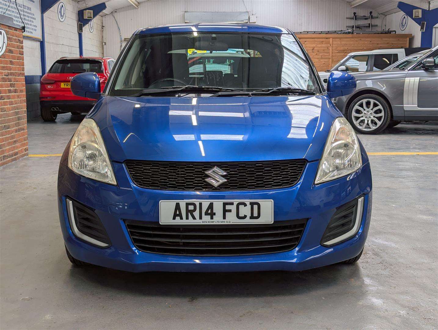 <p>2014 SUZUKI SWIFT</p>