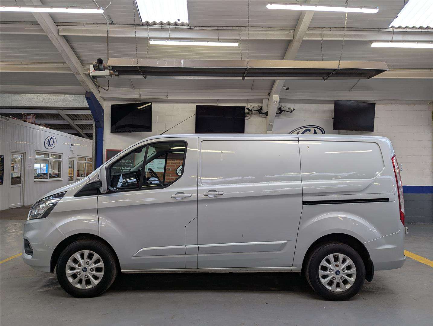 <p>2020 FORD TRANSIT CUSTOM 300LTD AUTO</p>