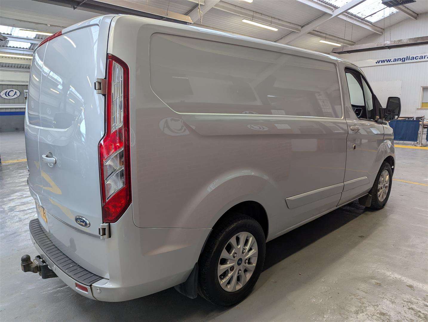 <p>2020 FORD TRANSIT CUSTOM 300LTD AUTO</p>