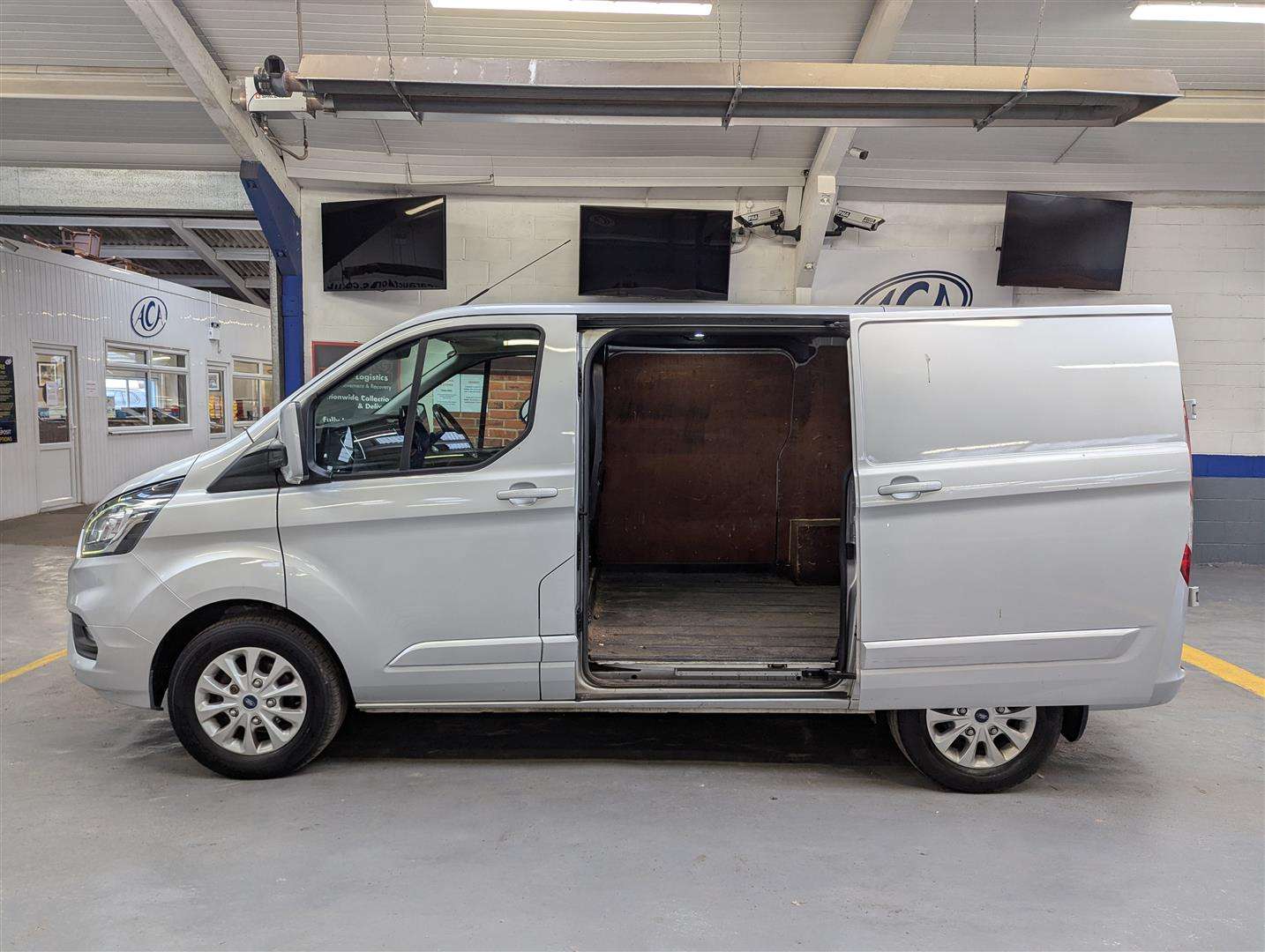 <p>2020 FORD TRANSIT CUSTOM 300LTD AUTO</p>