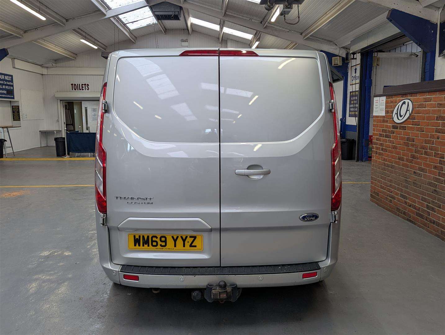 <p>2020 FORD TRANSIT CUSTOM 300LTD AUTO</p>