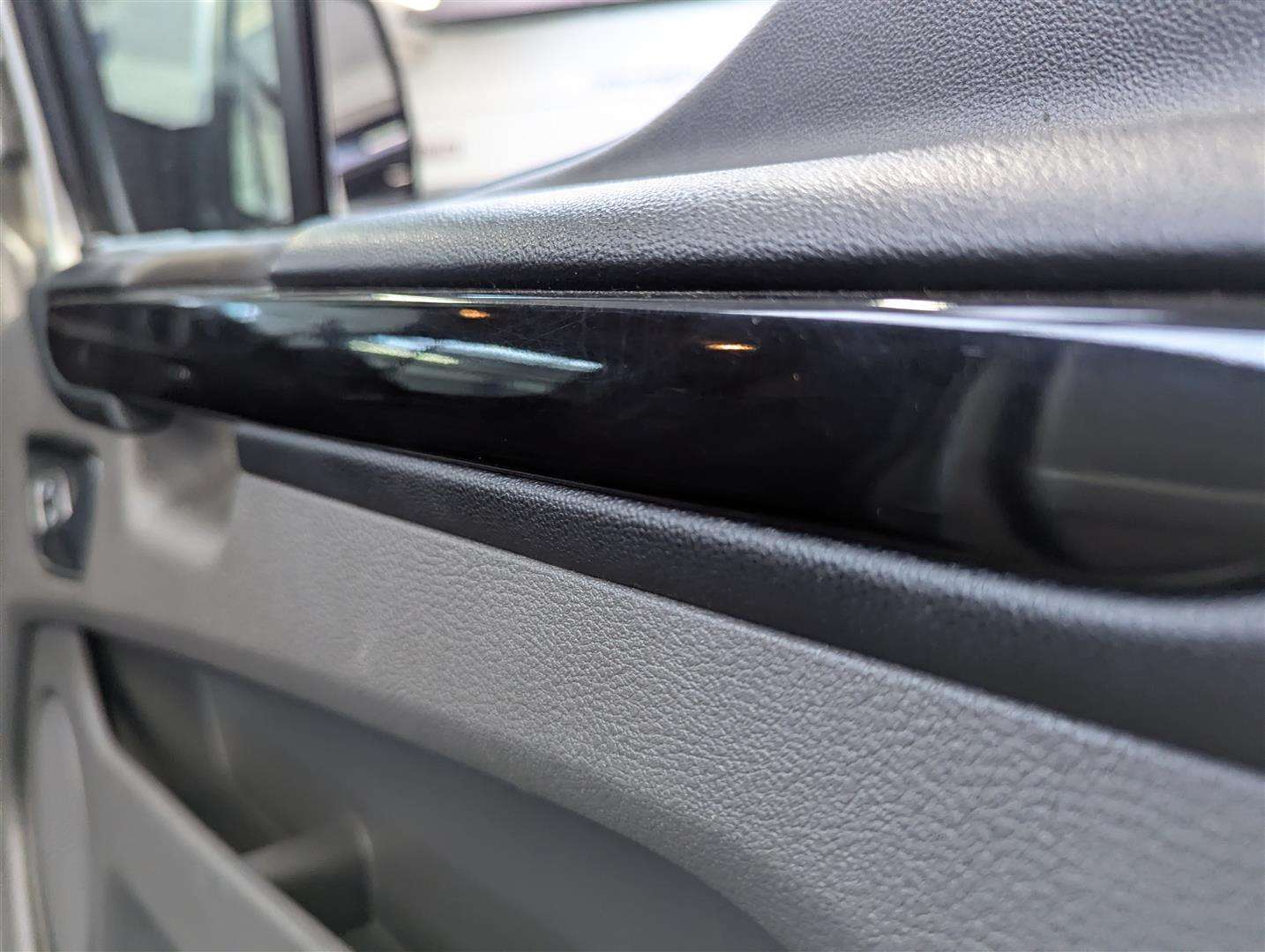 <p>2020 FORD TRANSIT CUSTOM 300LTD AUTO</p>