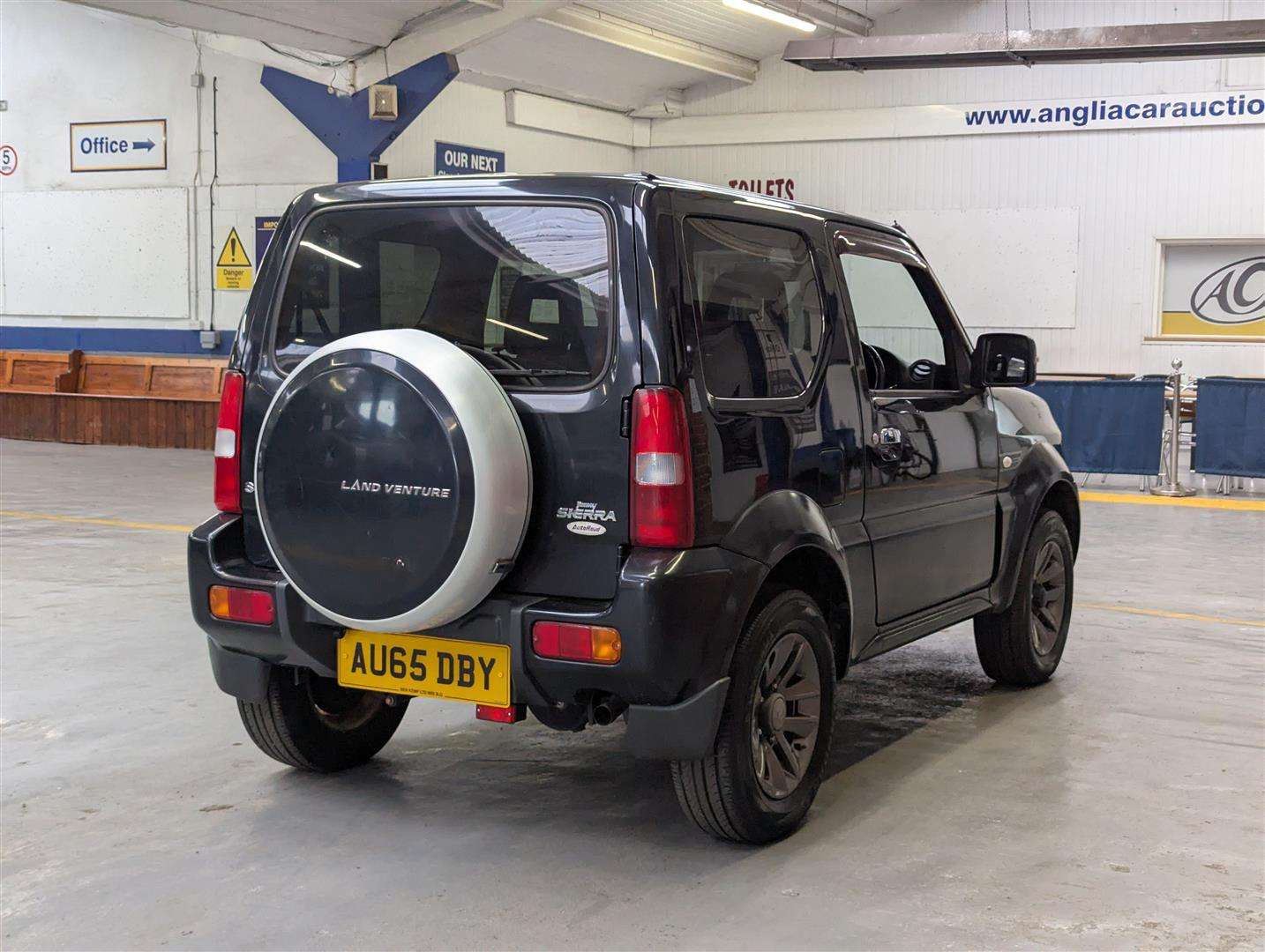 <p>2015 SUZUKI JIMNY SZ4 4X4</p>