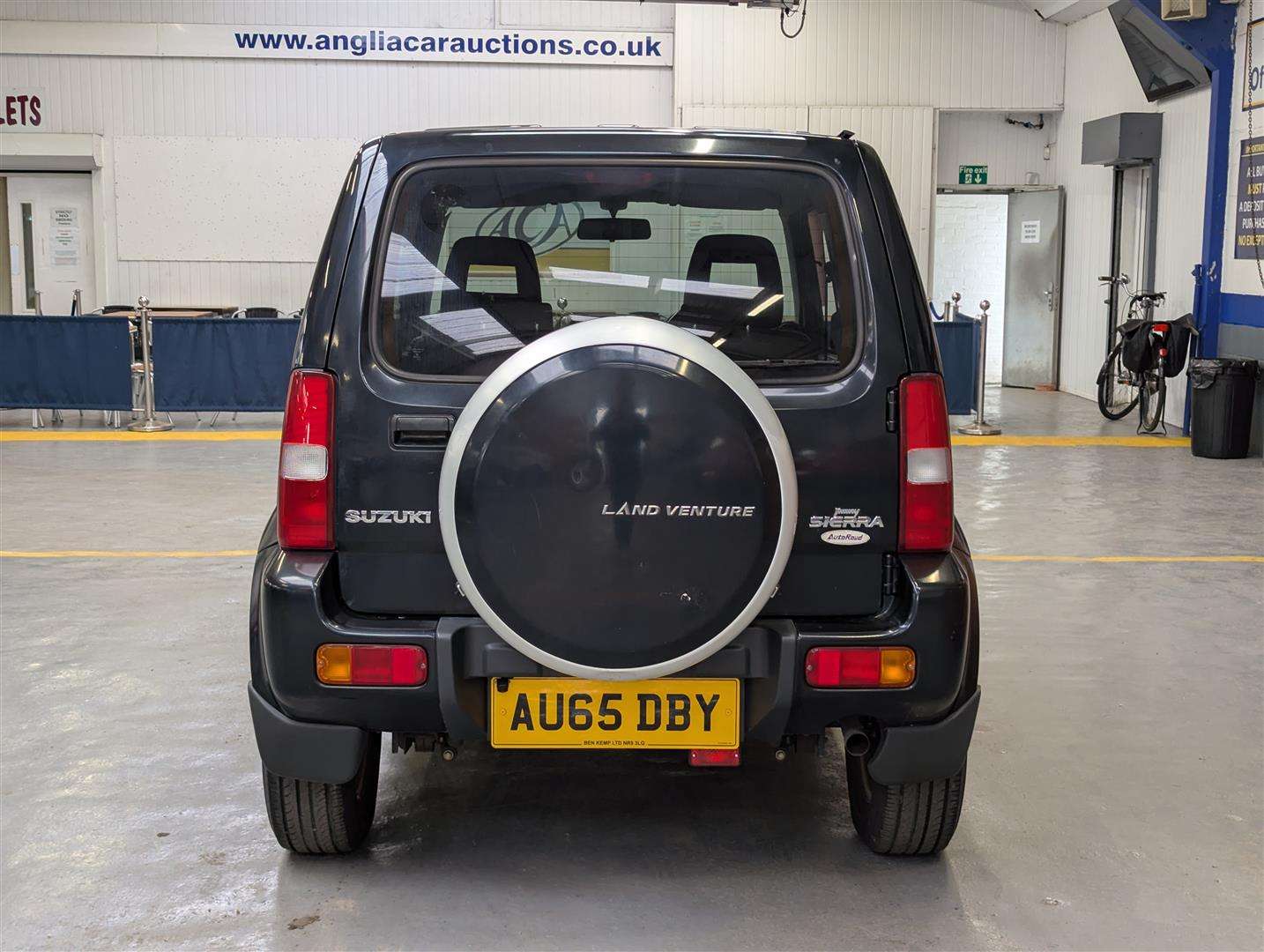 <p>2015 SUZUKI JIMNY SZ4 4X4</p>