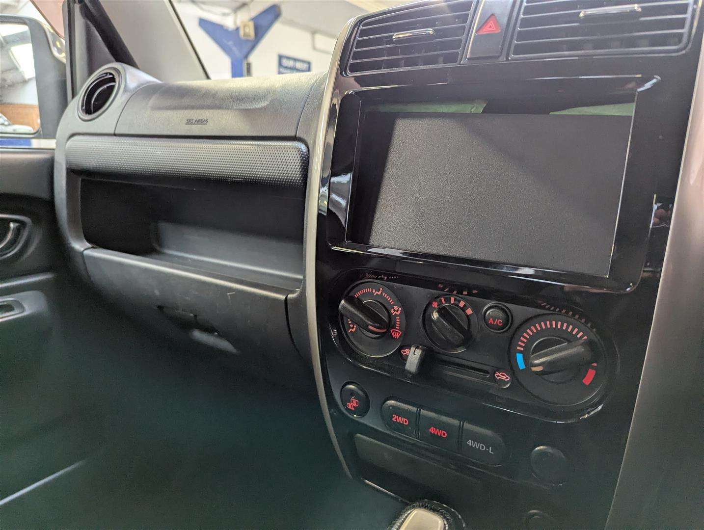 <p>2015 SUZUKI JIMNY SZ4 4X4</p>