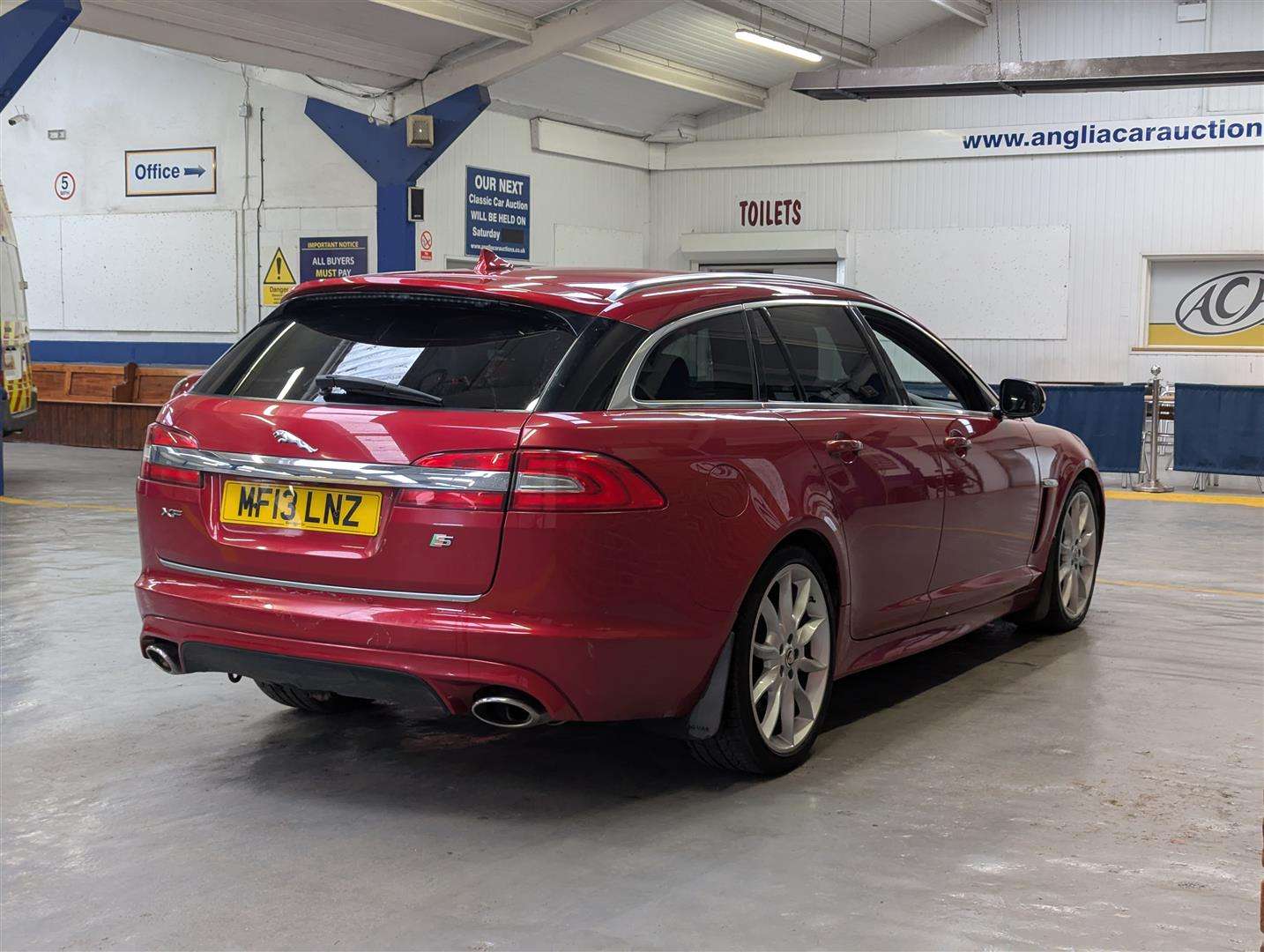 <p>2013 JAGUAR XF S PREM LUX SP-BRAKE V6</p>