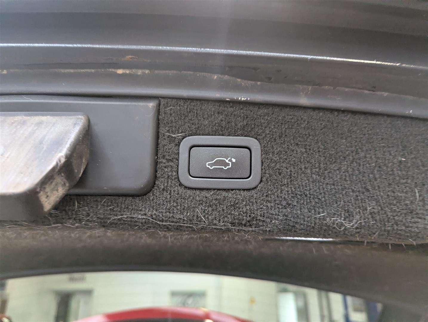 <p>2013 JAGUAR XF S PREM LUX SP-BRAKE V6</p>