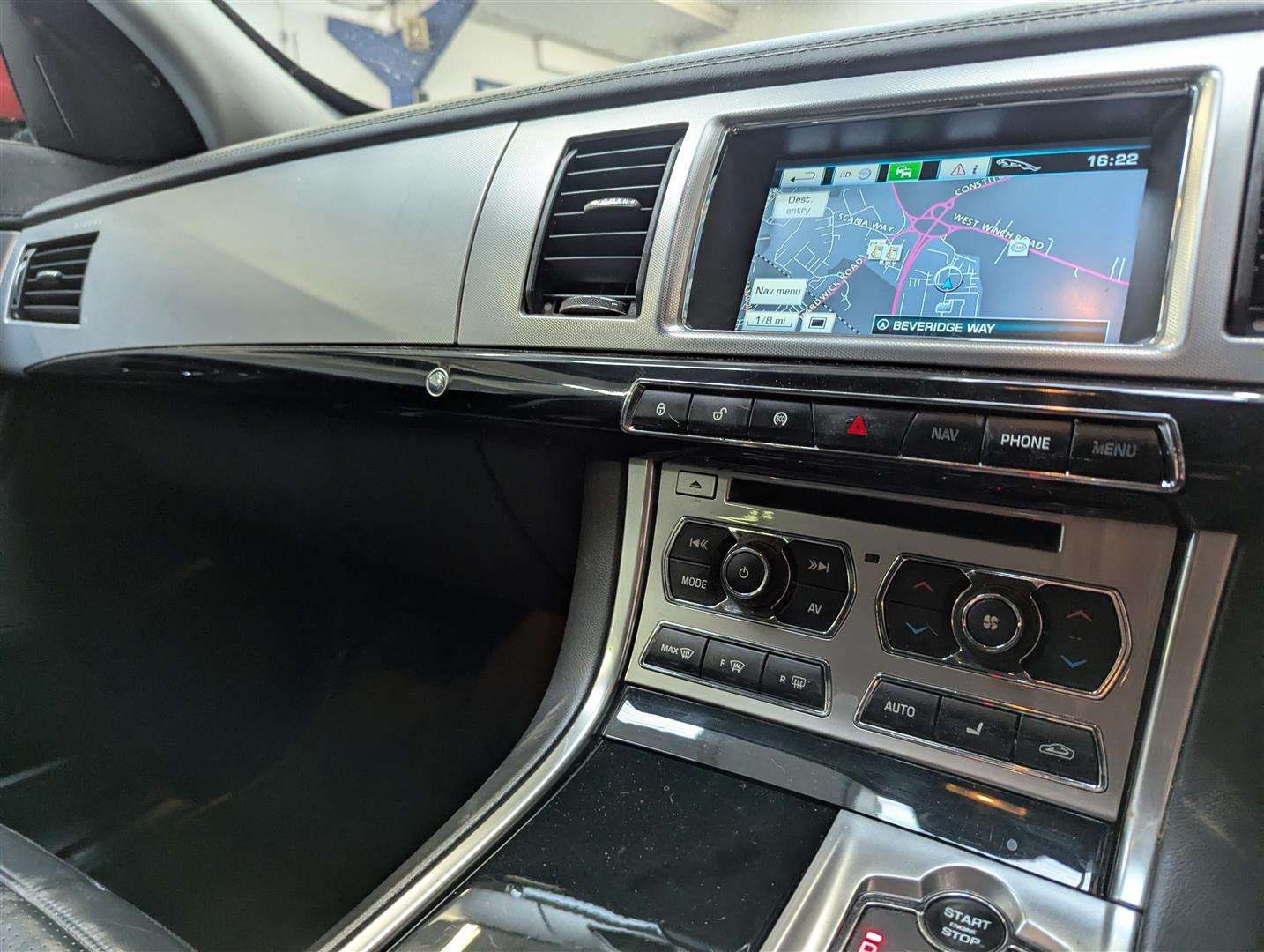 <p>2013 JAGUAR XF S PREM LUX SP-BRAKE V6</p>