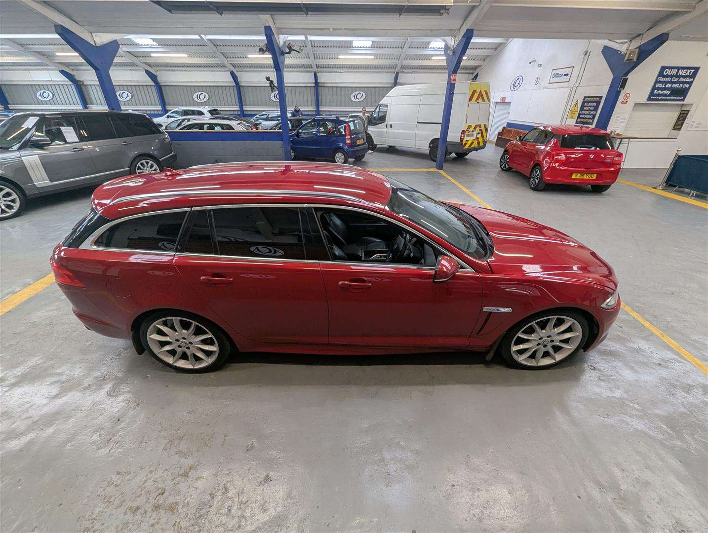 <p>2013 JAGUAR XF S PREM LUX SP-BRAKE V6</p>