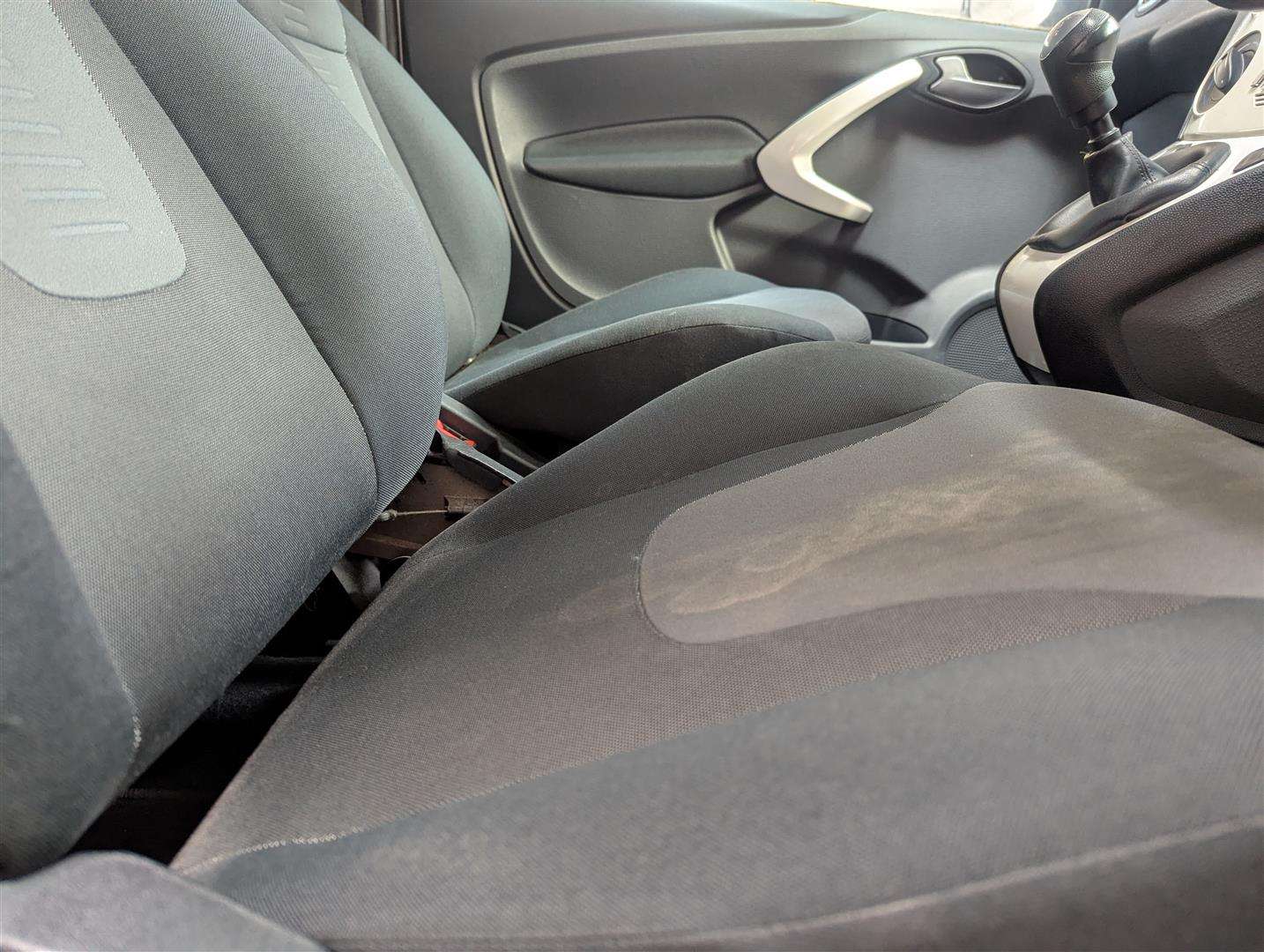 <p>2010 FORD KA ZETEC</p>