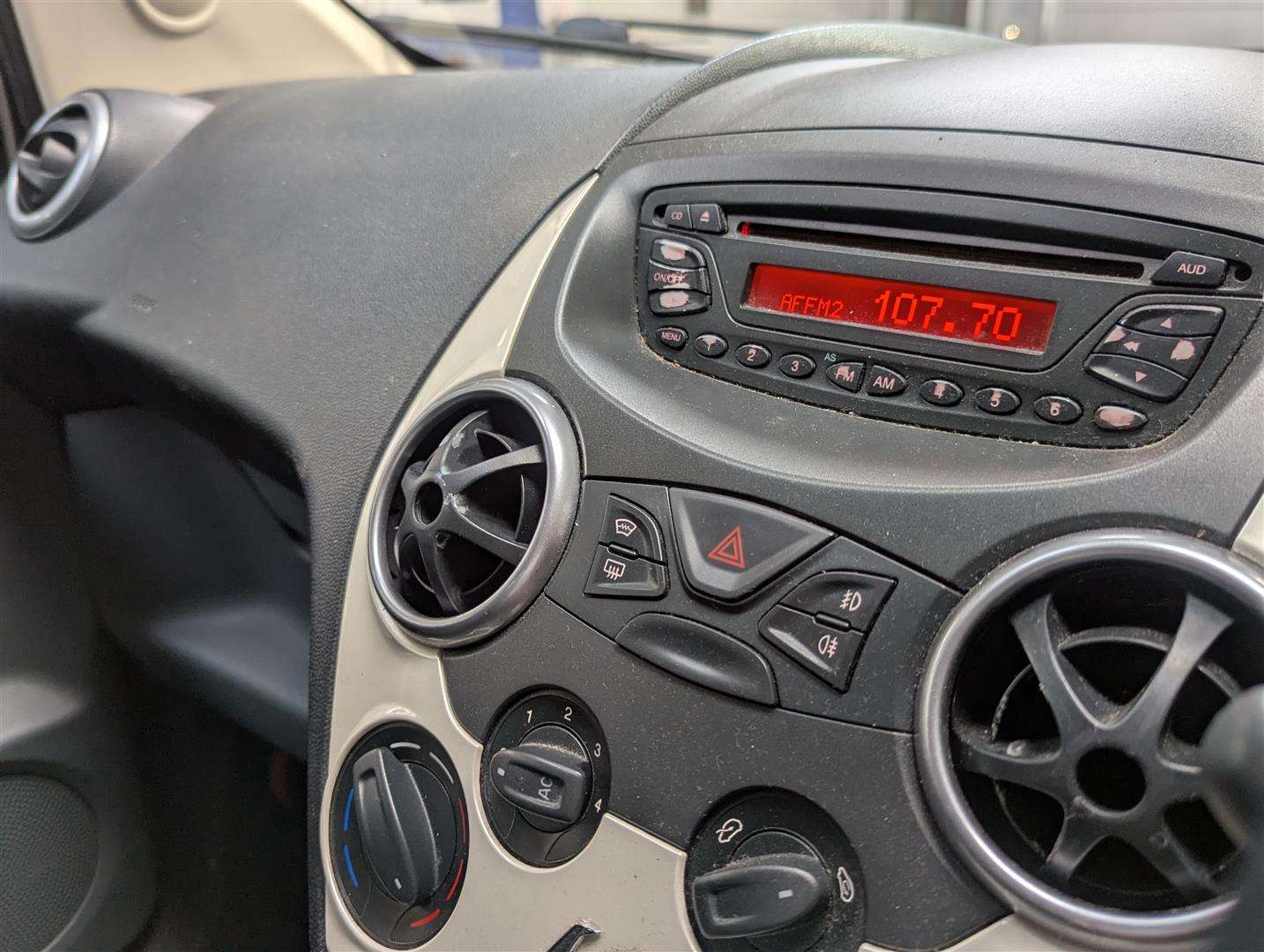 <p>2010 FORD KA ZETEC</p>