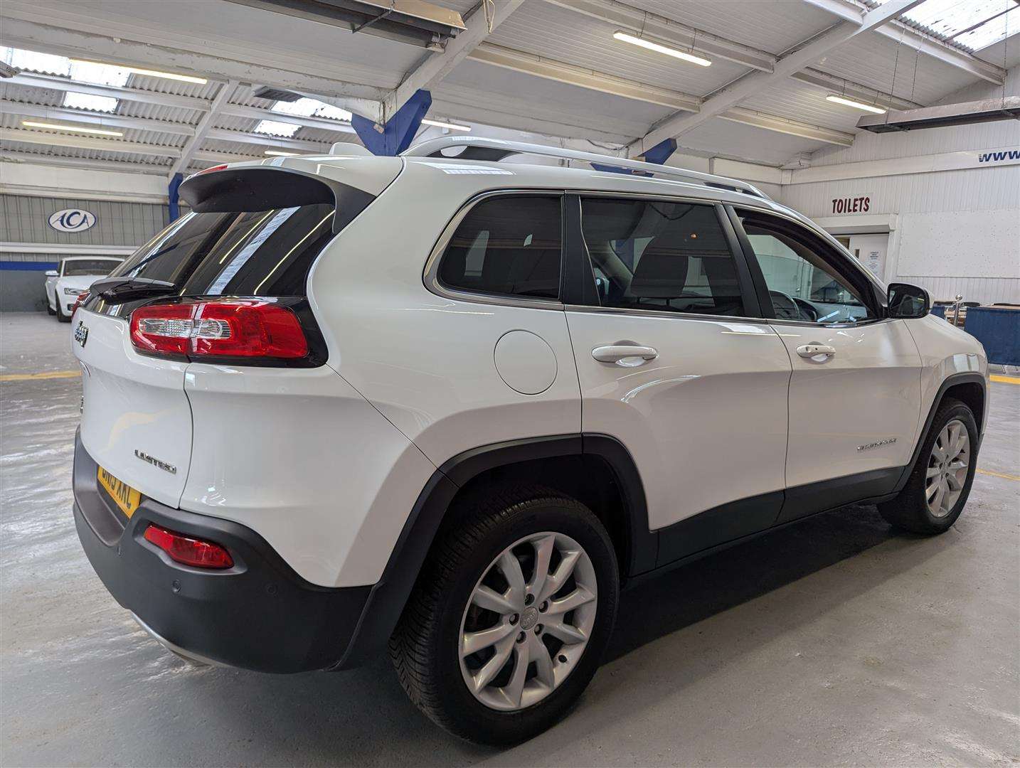 <p>2015 JEEP CHEROKEE LIMITED M-JET 4X</p>