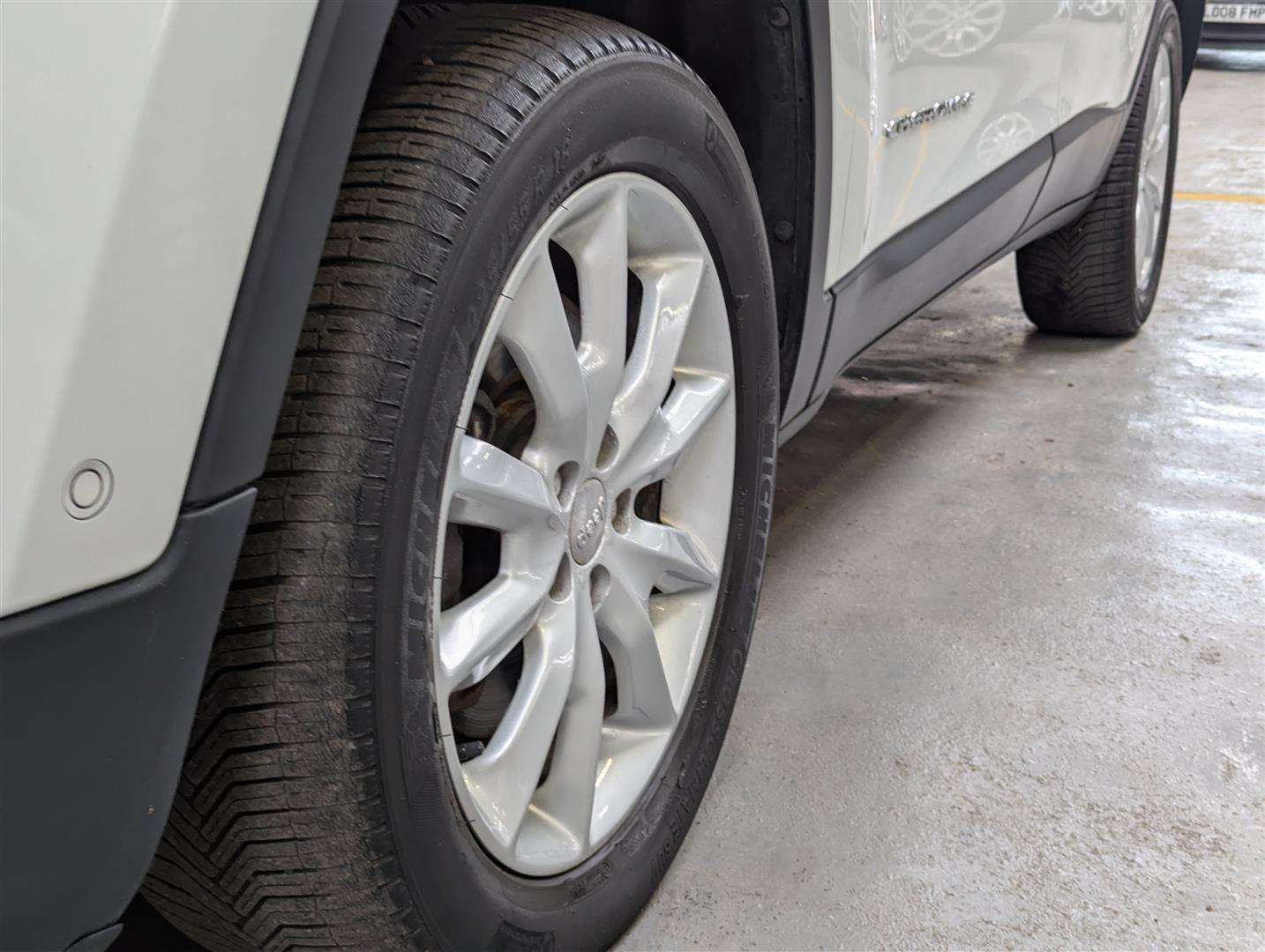 <p>2015 JEEP CHEROKEE LIMITED M-JET 4X</p>