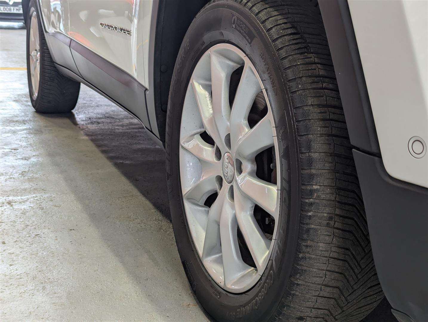 <p>2015 JEEP CHEROKEE LIMITED M-JET 4X</p>