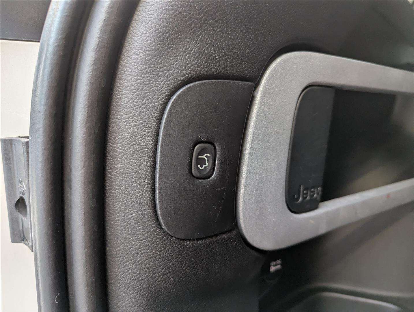 <p>2015 JEEP CHEROKEE LIMITED M-JET 4X</p>