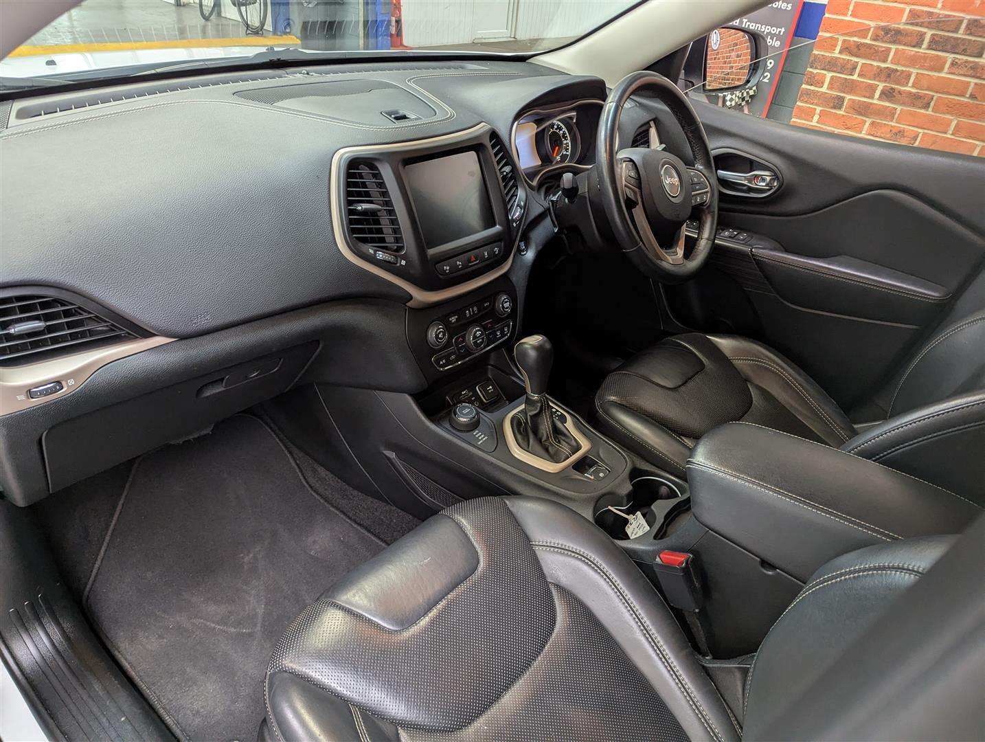 <p>2015 JEEP CHEROKEE LIMITED M-JET 4X</p>