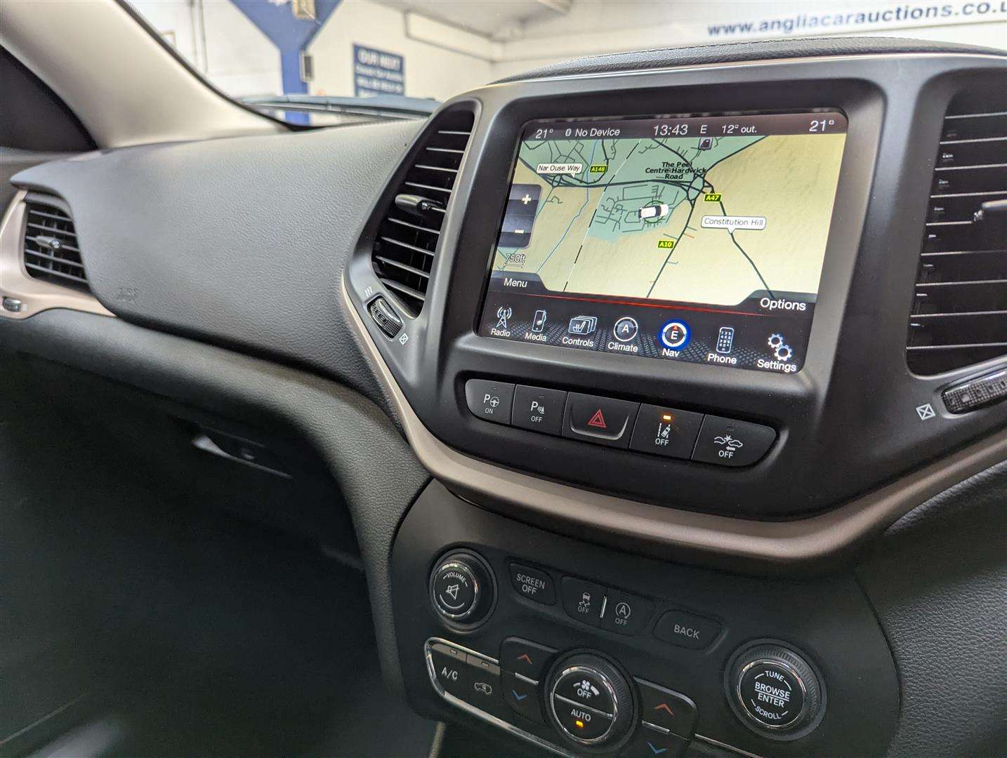<p>2015 JEEP CHEROKEE LIMITED M-JET 4X</p>
