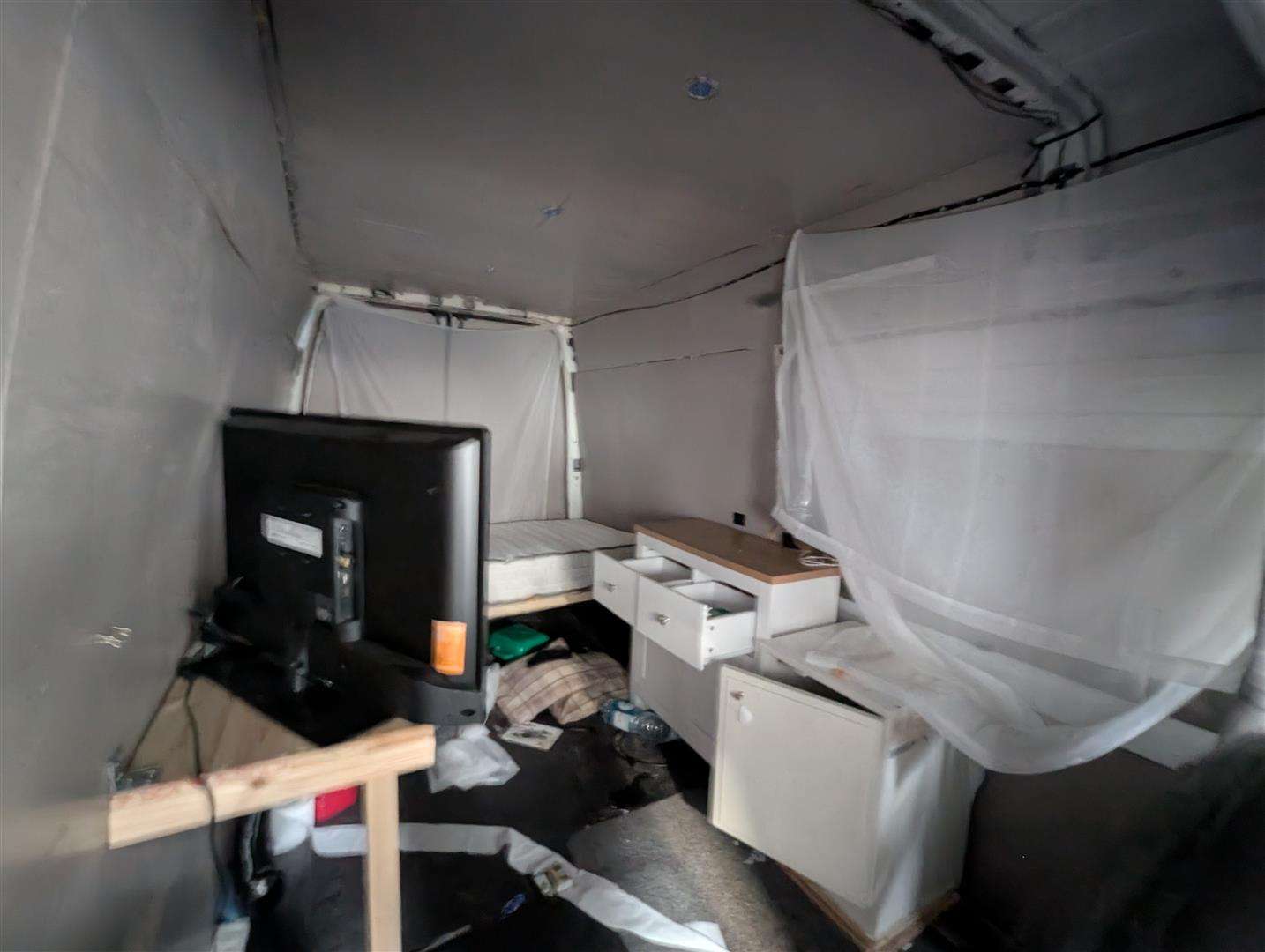 <p>2007 FORD TRANSIT 115 T350L RWD DAY VAN CONVERSION</p>